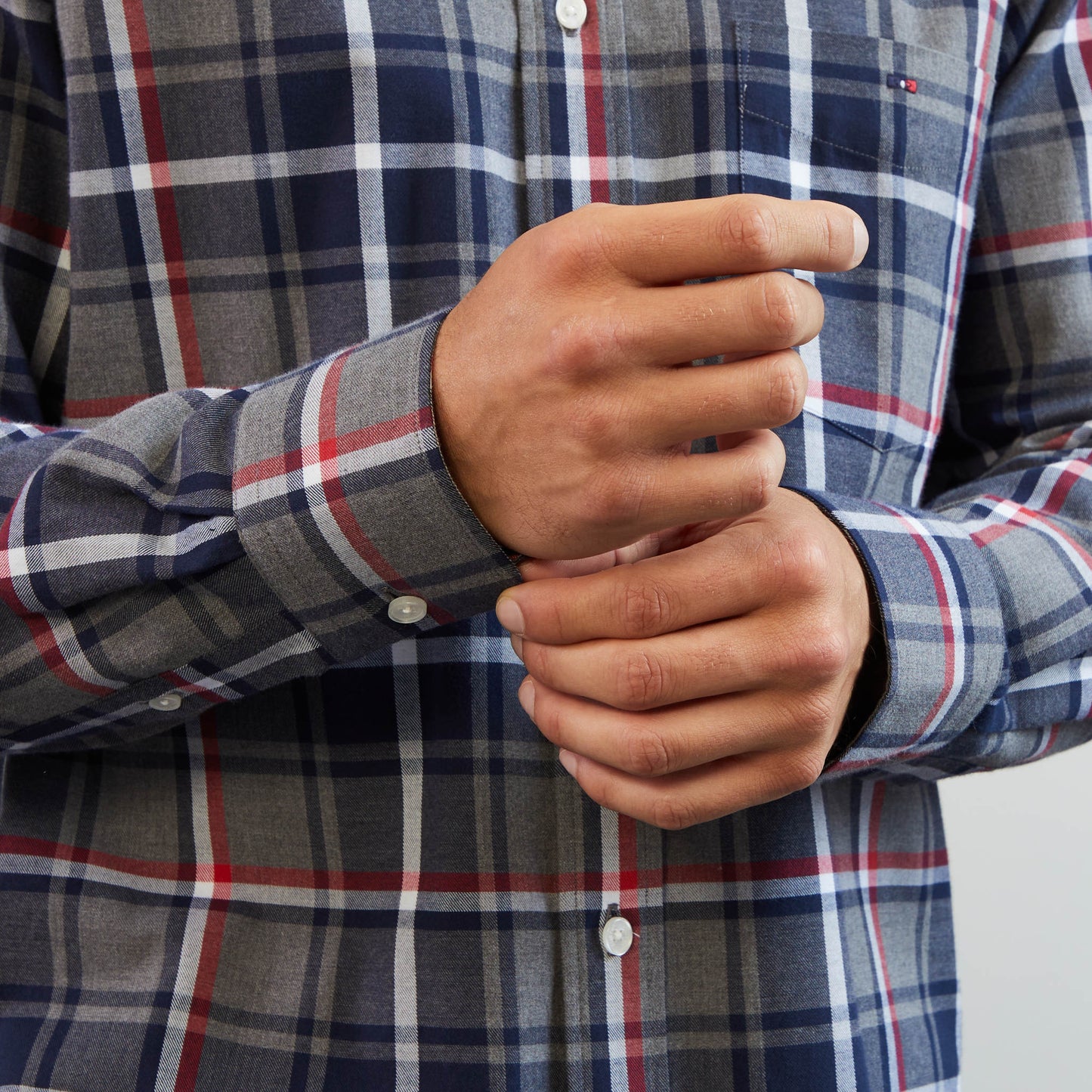 Chemise rouge à motif carreaux