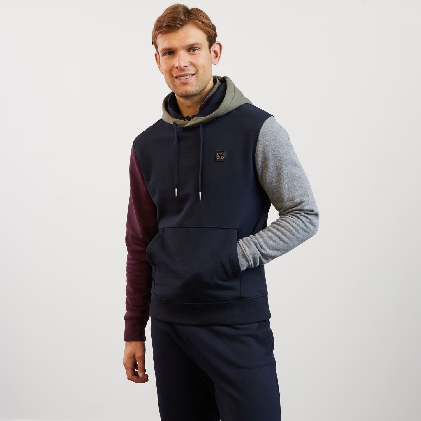 Sweat bleu marine colorblock