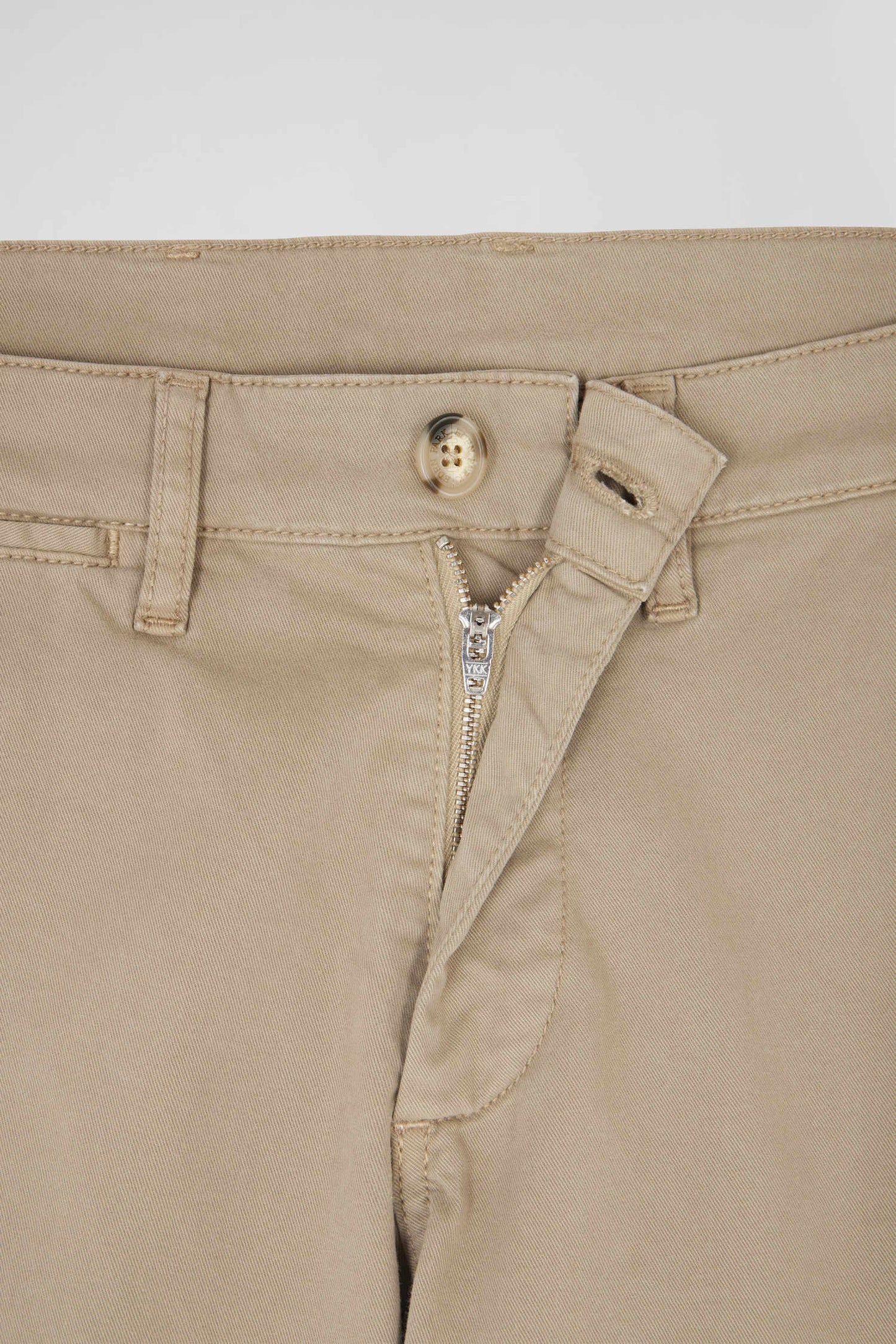 Pantalon chino beige en gabardine de coton stretch coupe Regular - Image 8