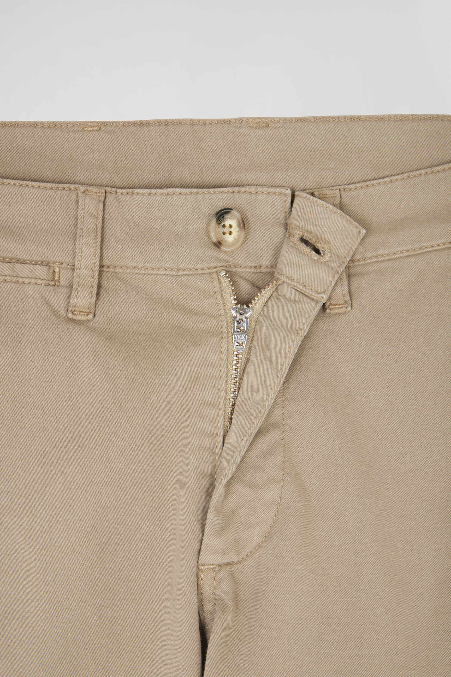 Pantalon chino beige en gabardine de coton stretch coupe Regular