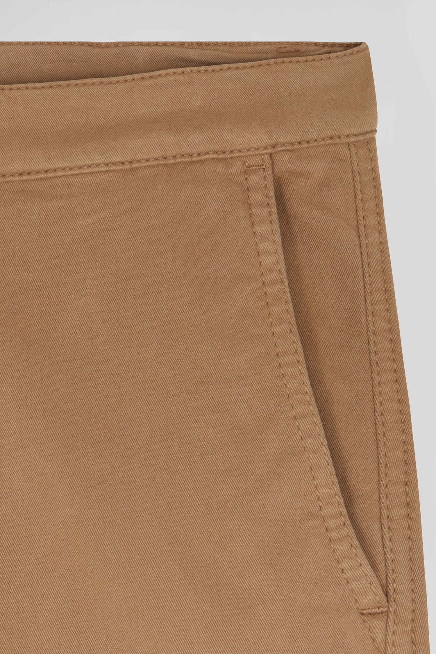 Pantalon chino marron en gabardine de coton stretch coupe Regular