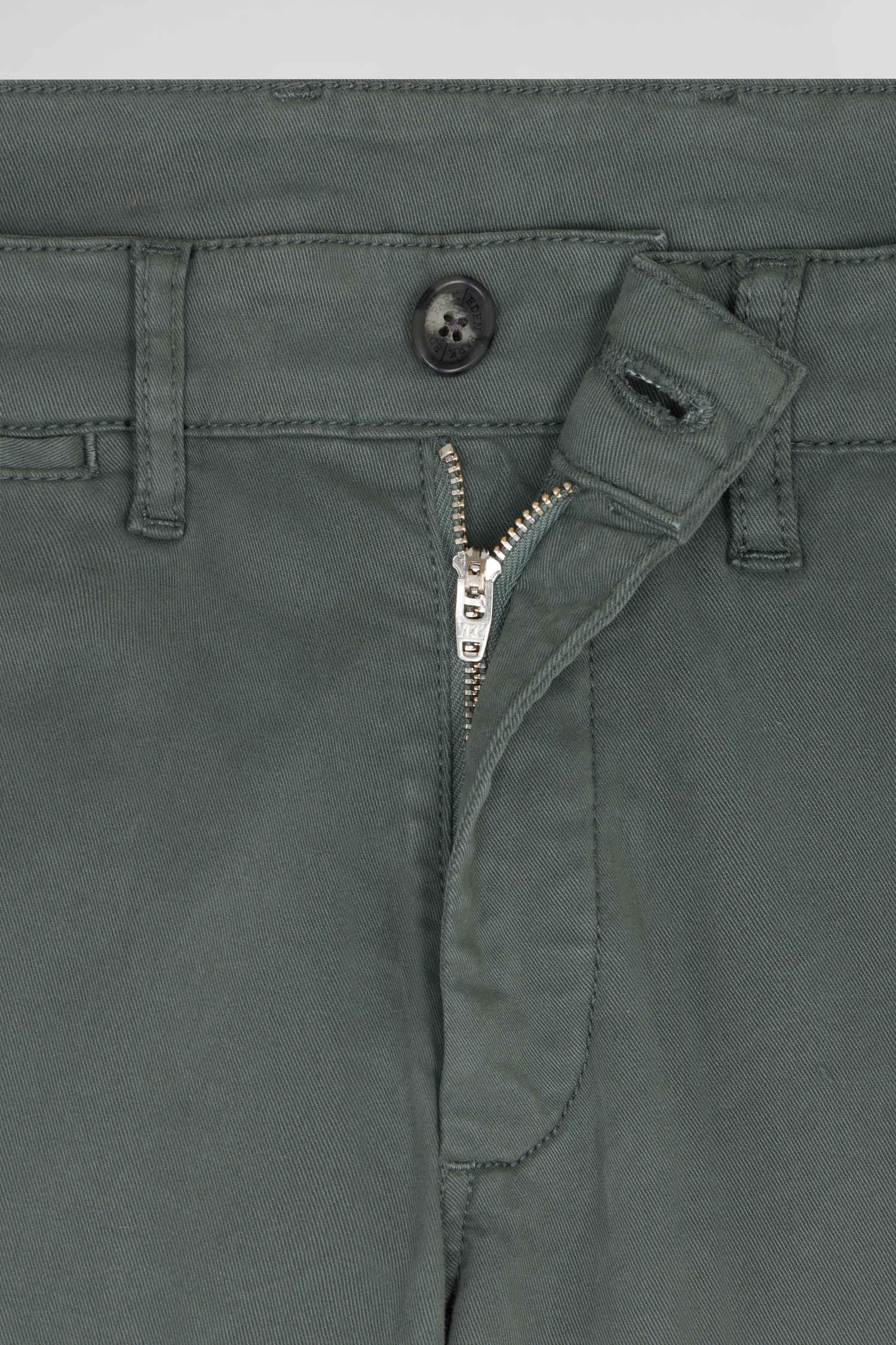 Pantalon chino gris en gabardine de coton stretch coupe Regular