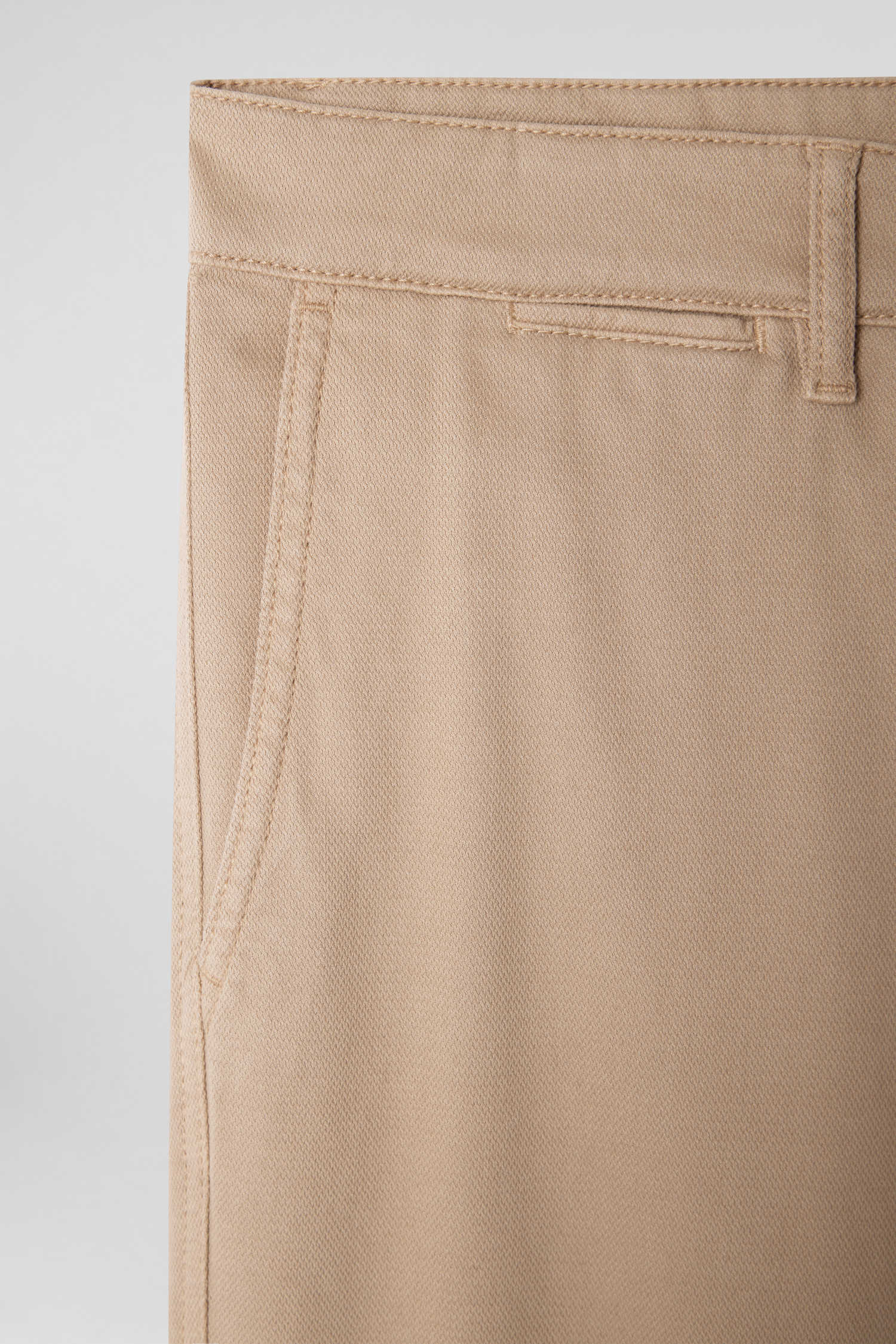 Pantalon chino en piqué de coton stretch et modal chanvre coupe Regular