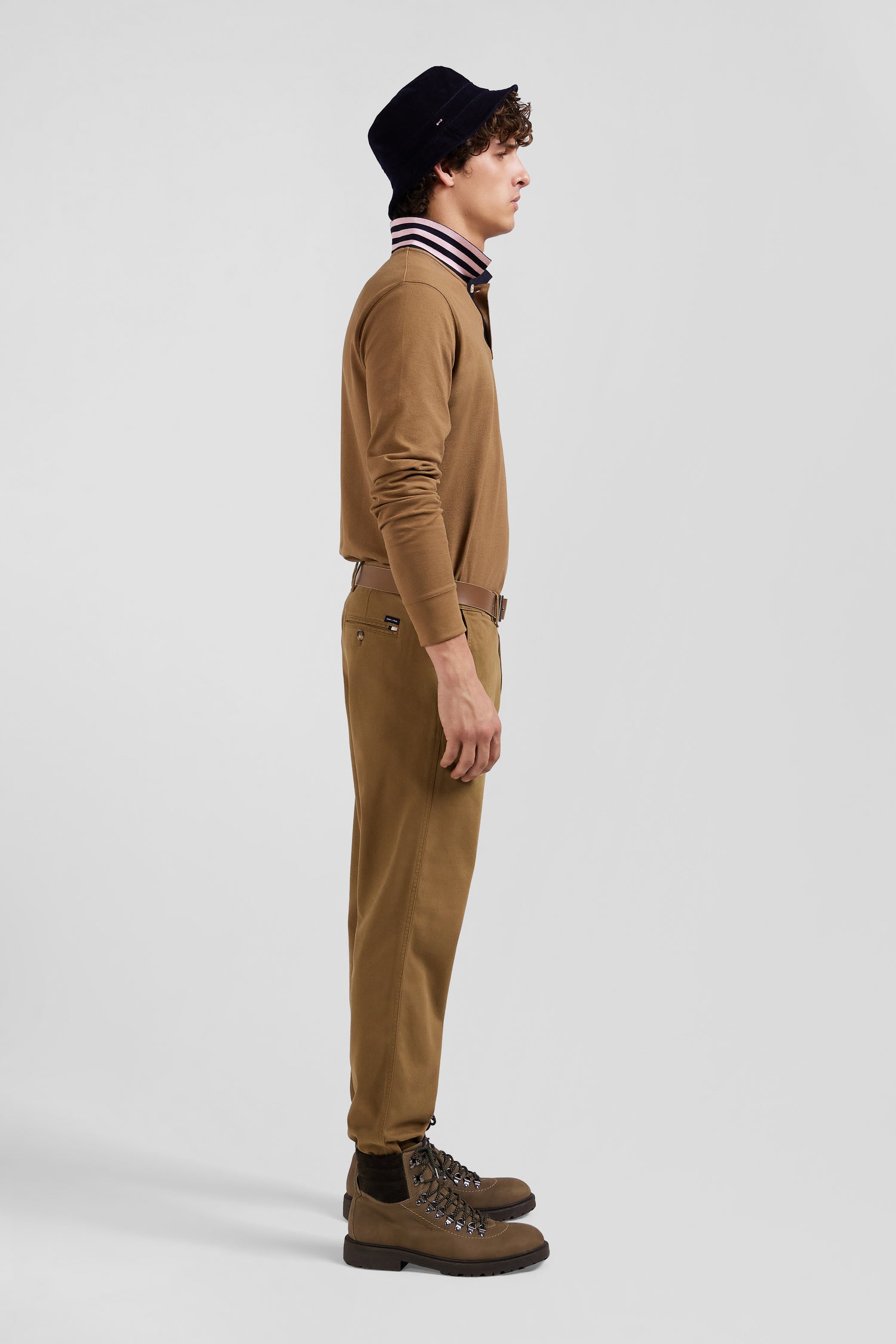 Pantalon chino en piqué de coton stretch et modal beige coupe Regular