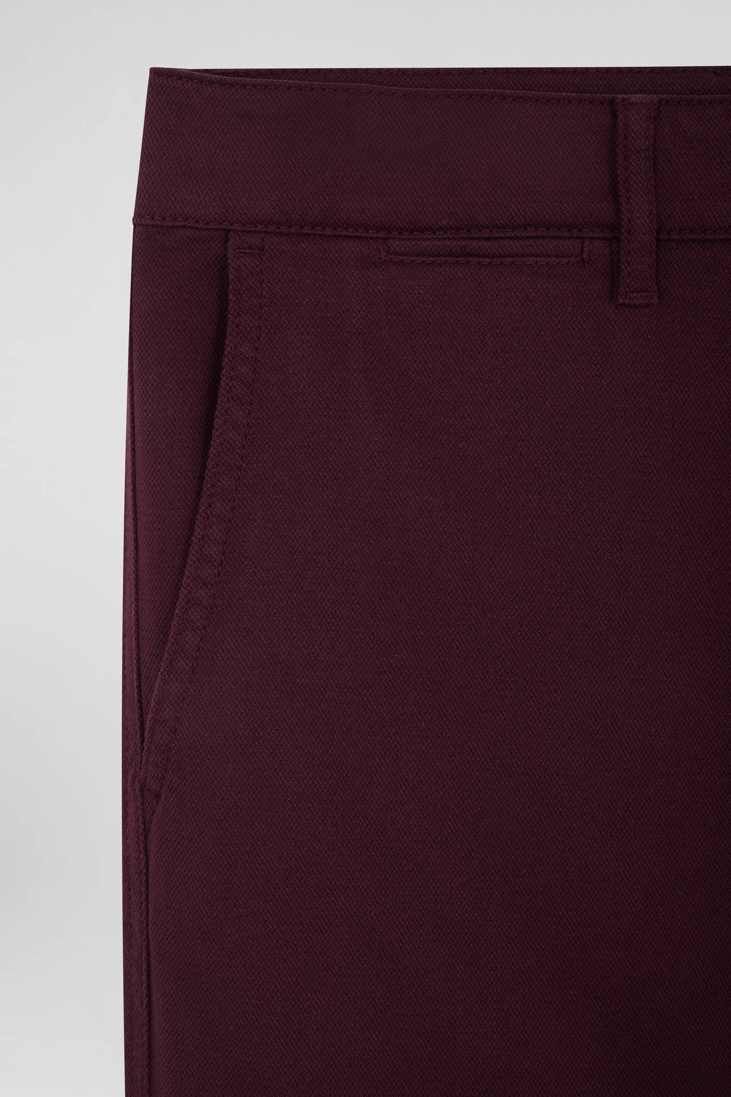 Pantalon chino en piqué de coton stretch et modal bordeaux coupe Regular - Image 7