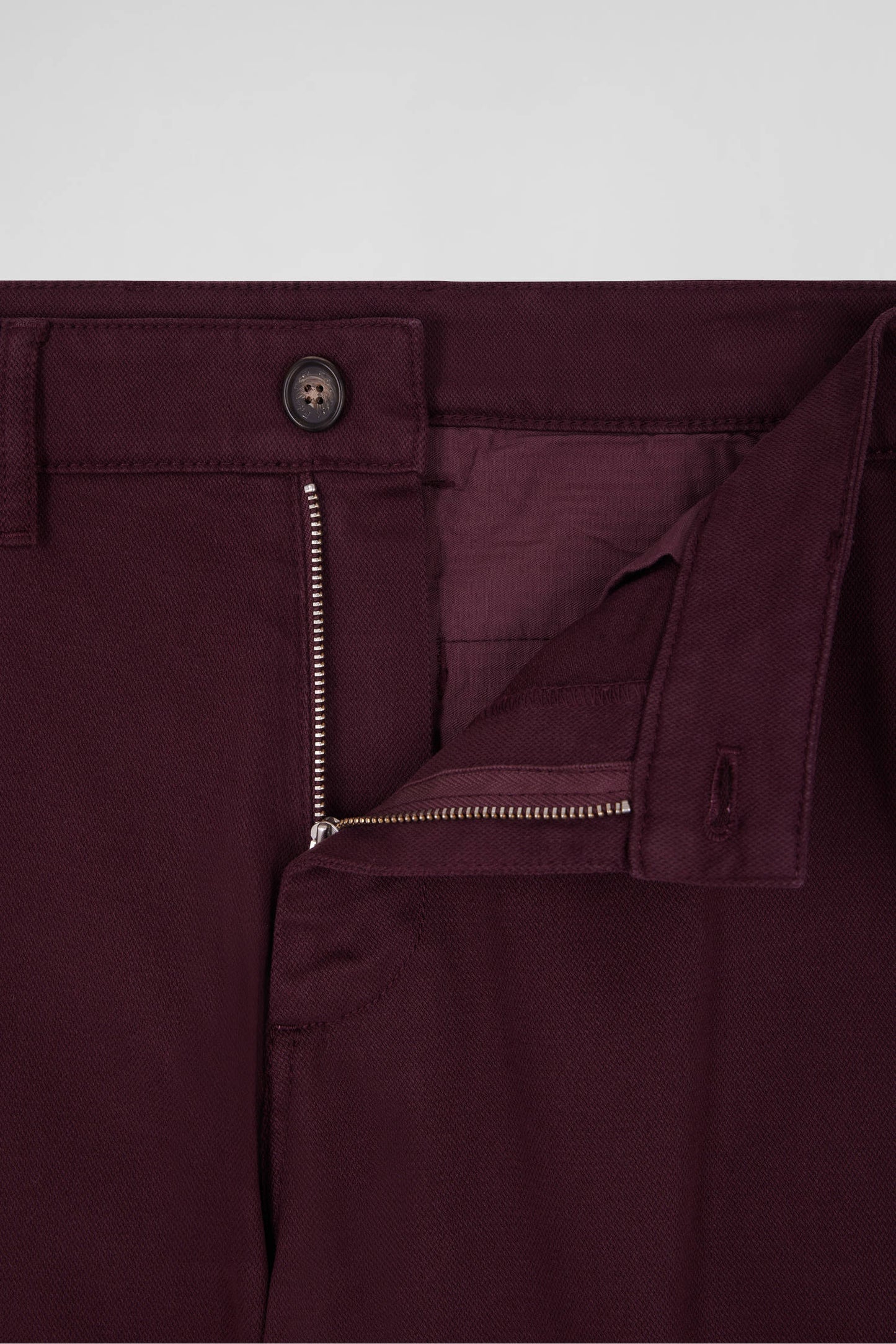 Pantalon chino en piqué de coton stretch et modal bordeaux coupe Regular - Image 8