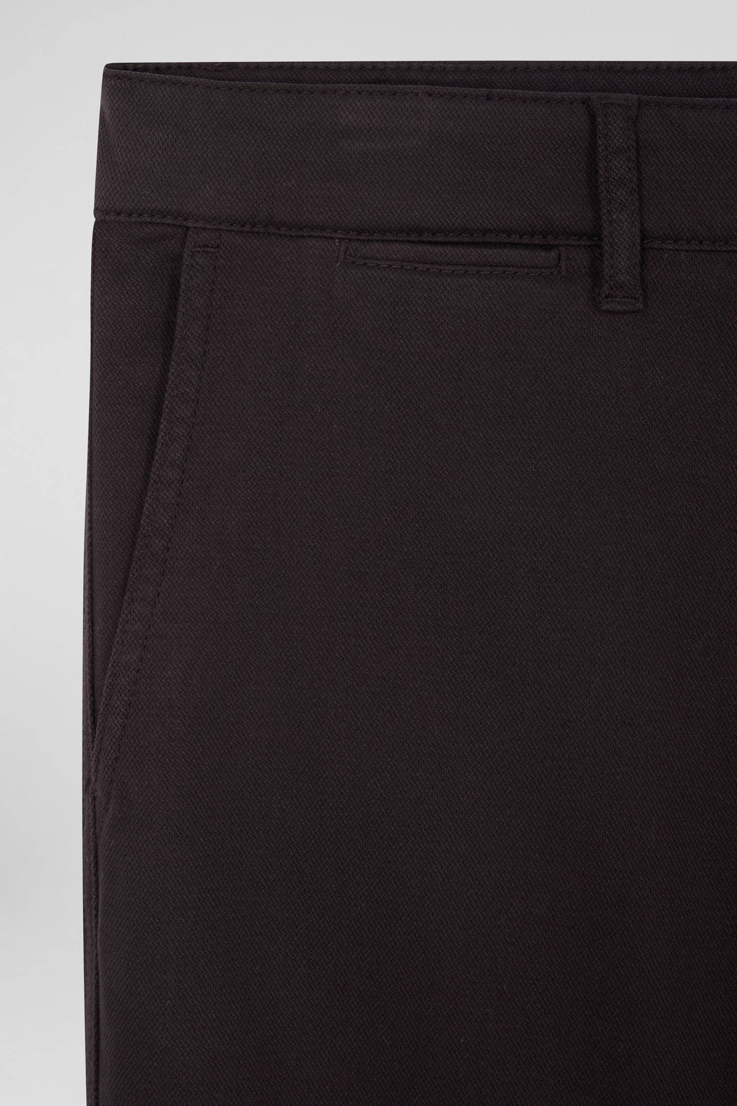 Pantalon chino en piqué de coton stretch et modal brun coupe Regular - Image 8