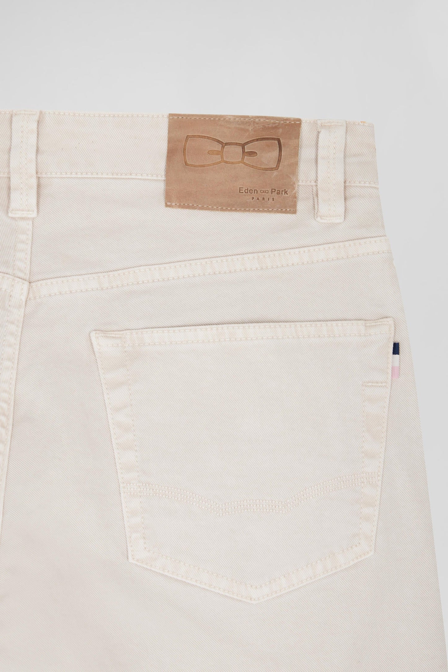 Pantalon 5 poches en coton stretch écru coupe Regular - Image 9