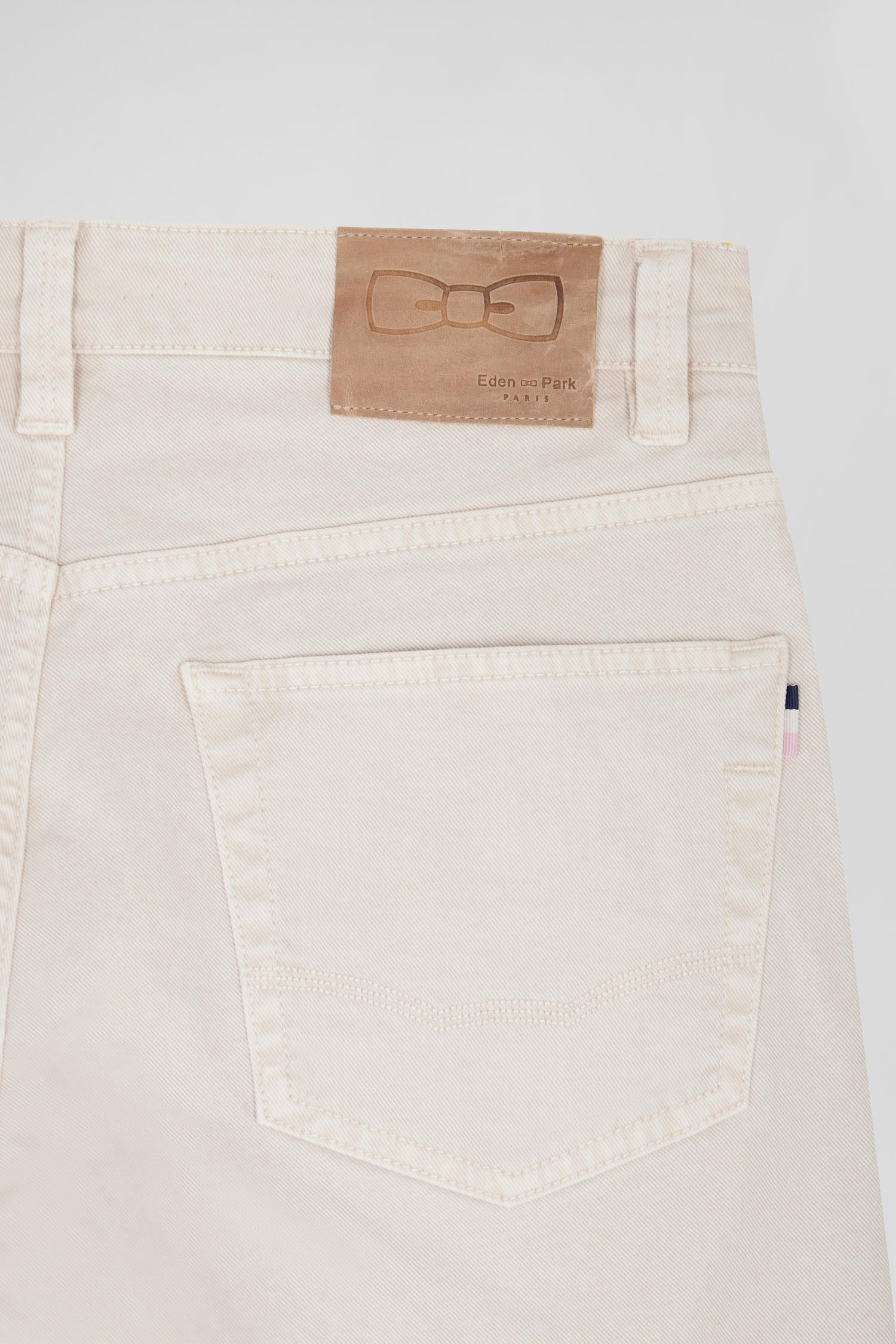 Pantalon 5 poches en coton stretch écru coupe Regular