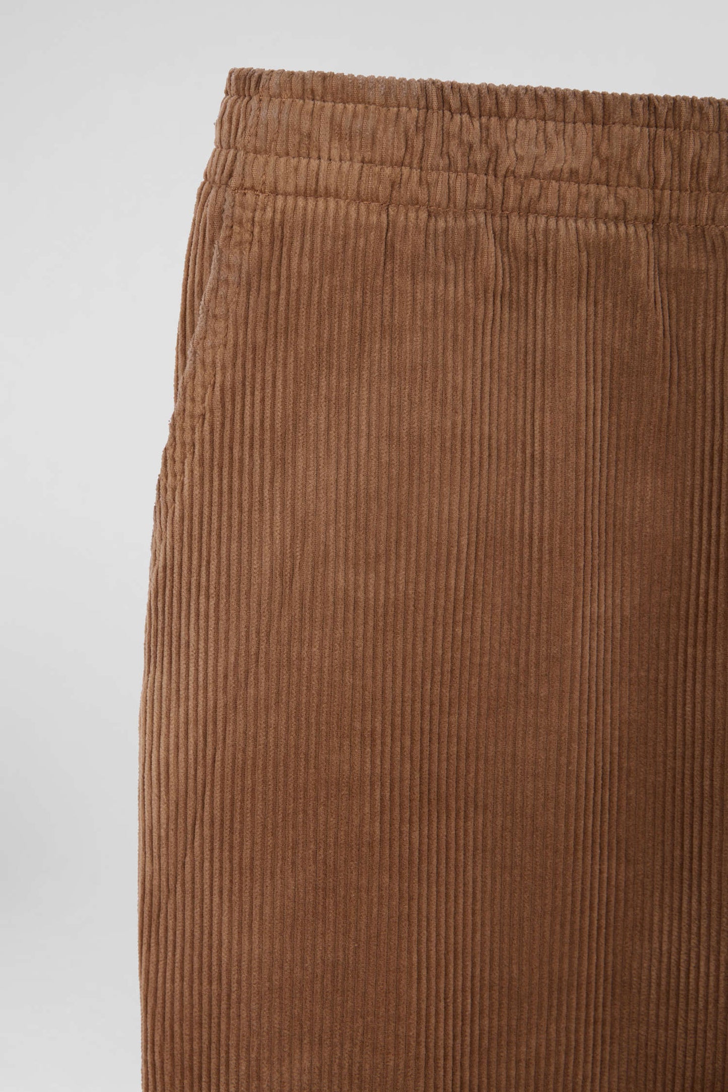 Pantalon à taille élastiquée en coton stretch camel coupe Modern - Image 7