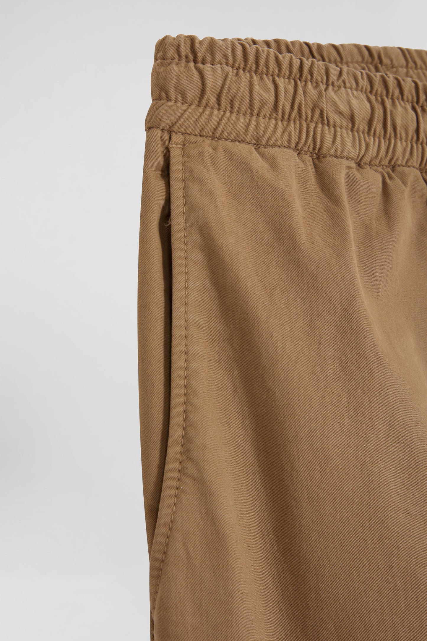 Pantalon taille élastique en coton stretch camel coupe Modern - Image 4