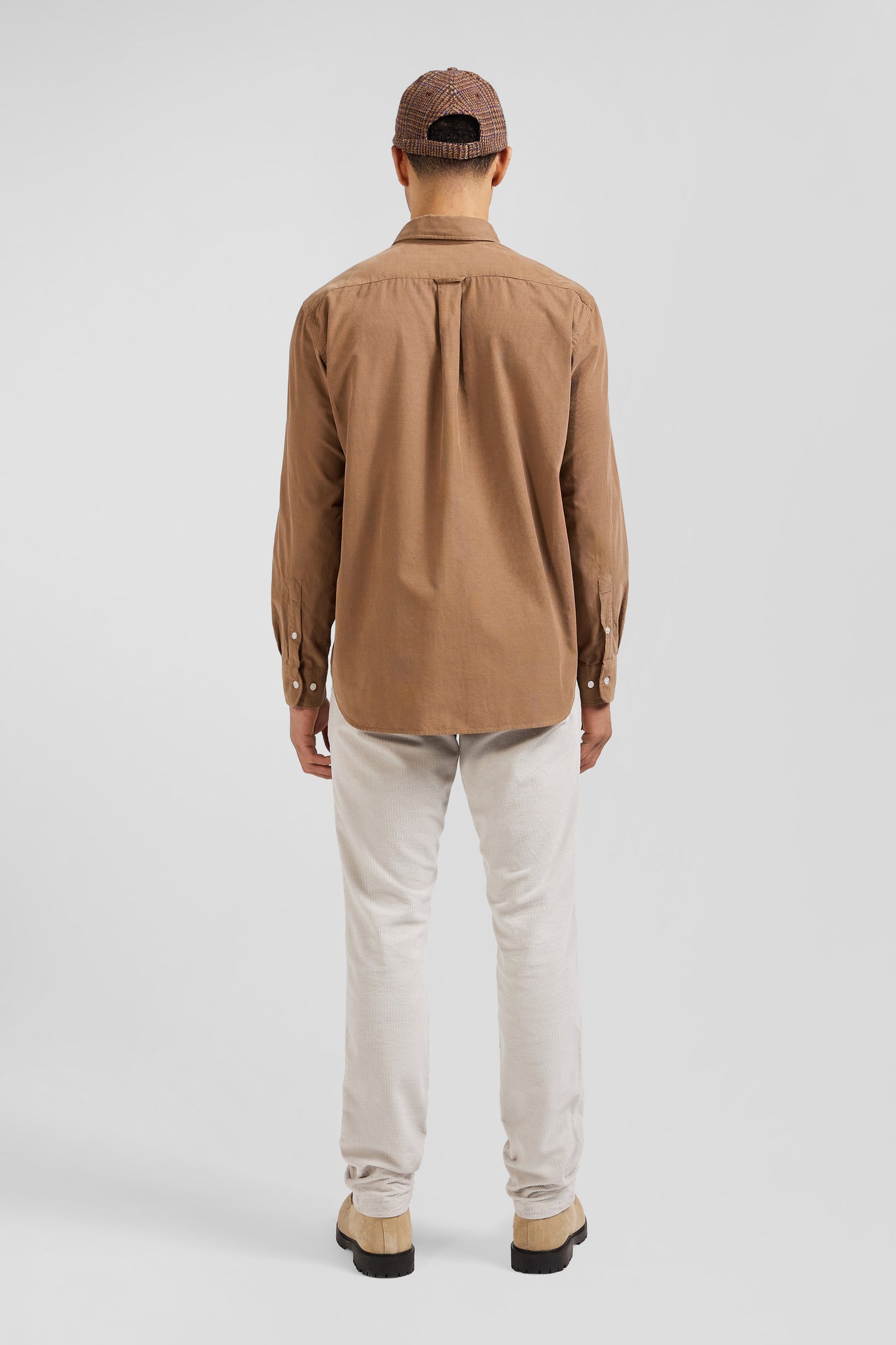 Plain hazelnut corduroy shirt Button-down collar and chest pocket Regular fit