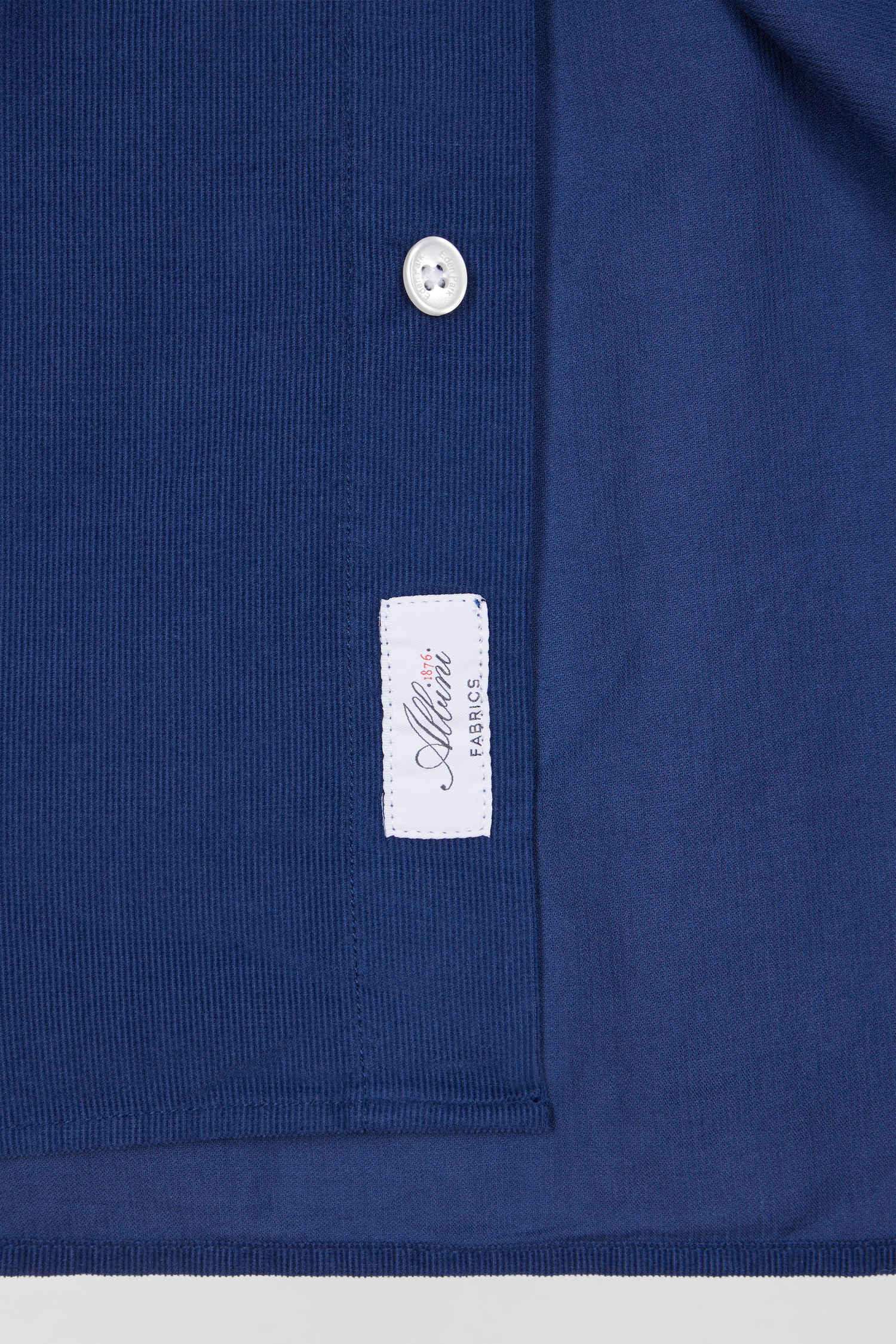 Chemise en coton uni bleu indigo col boutonné et poche poitrine coupe Regular