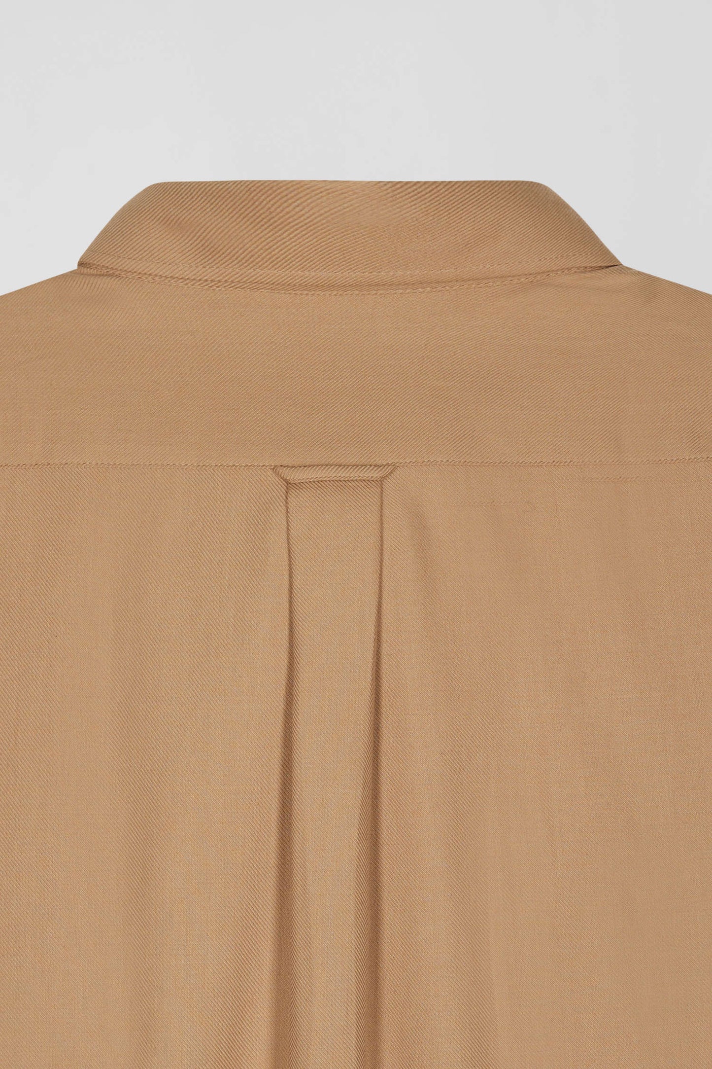 Chemise en twill de coton et cachemire camel coupe Regular - Image 11