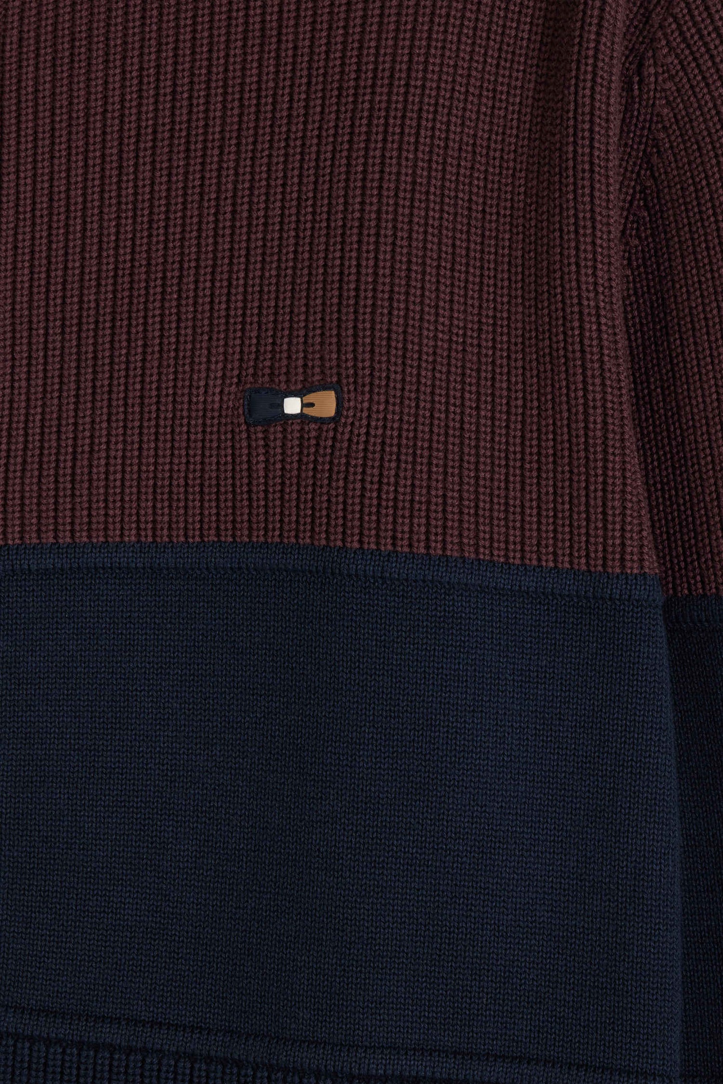 Cardigan zippé à col montant marine et bordeaux en coton - Image 10