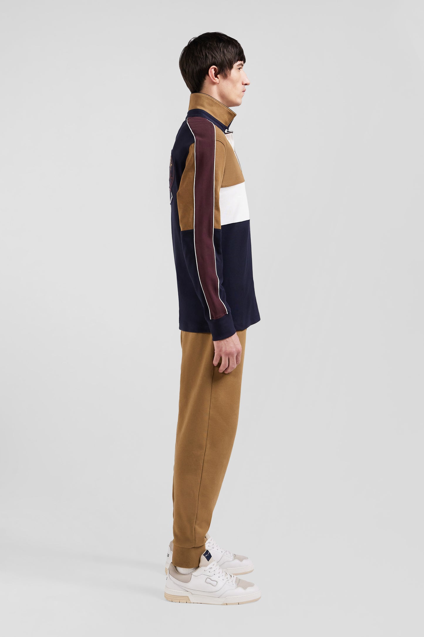 Long-sleeved jersey in hazelnut cotton with back embroidery and regular fit piping