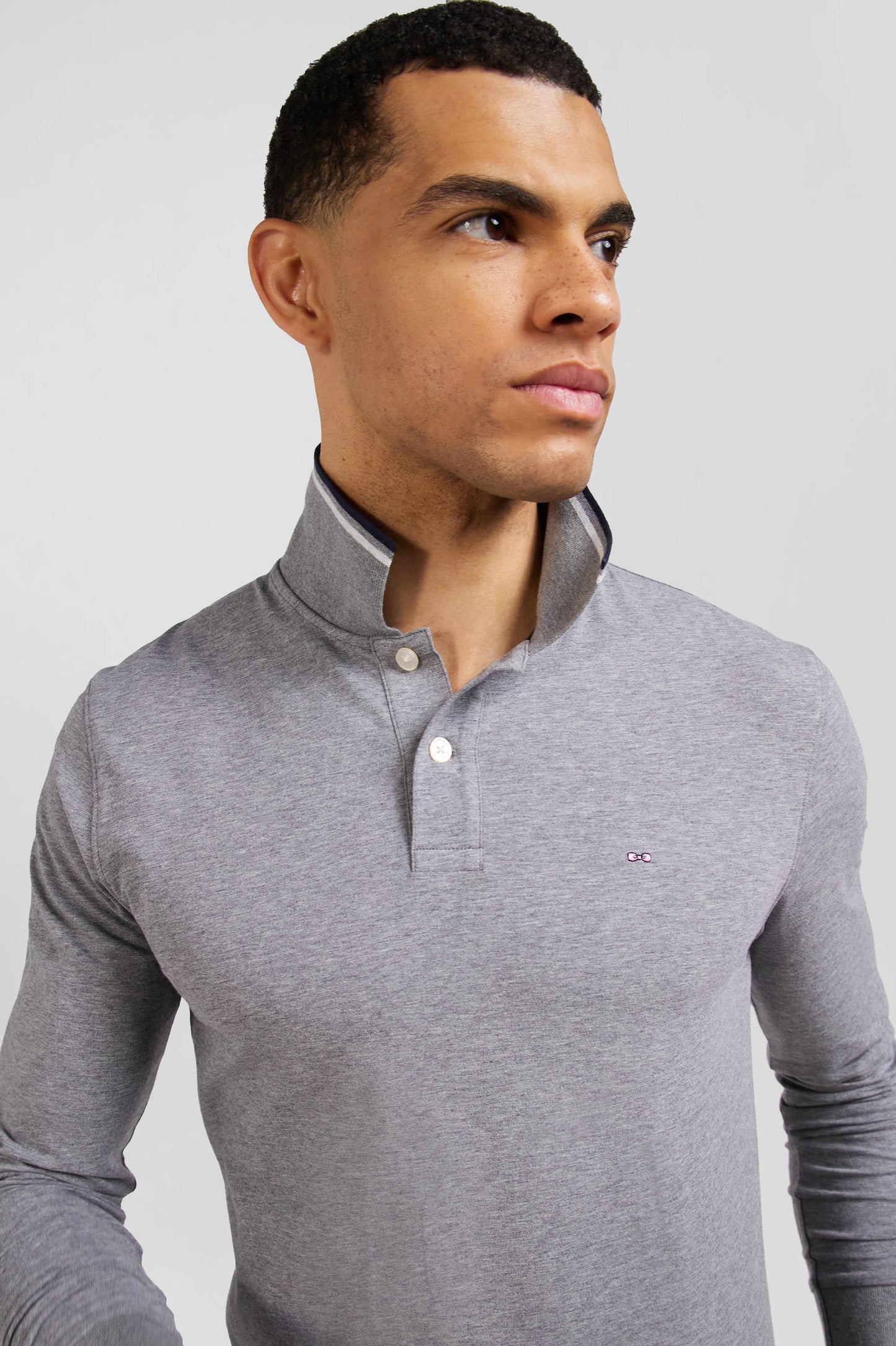 Polo manches longues gris en coton stretch finitions rayées - Image 3