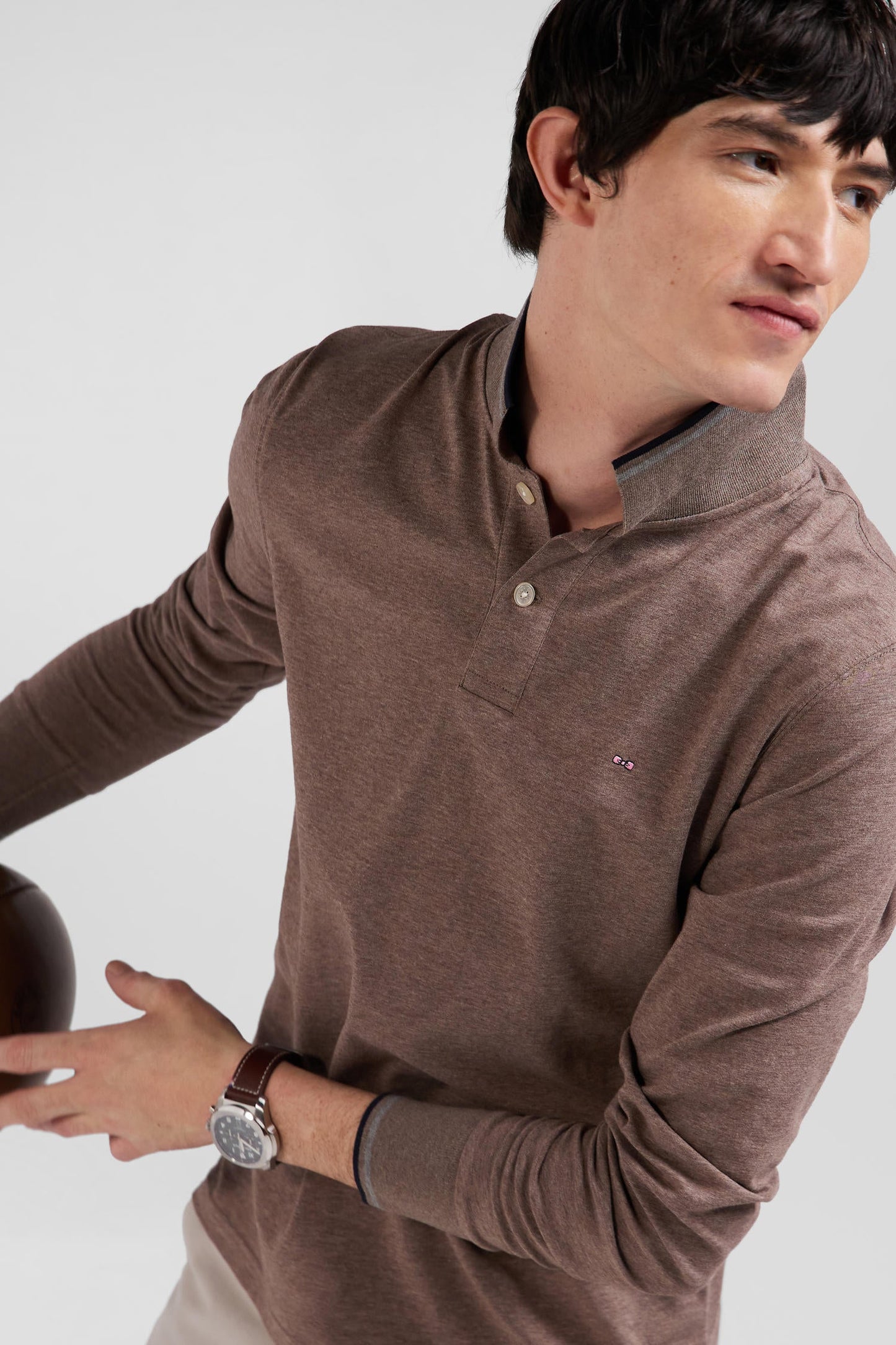 Polo manches longues marron en coton stretch finitions rayées - Image 3