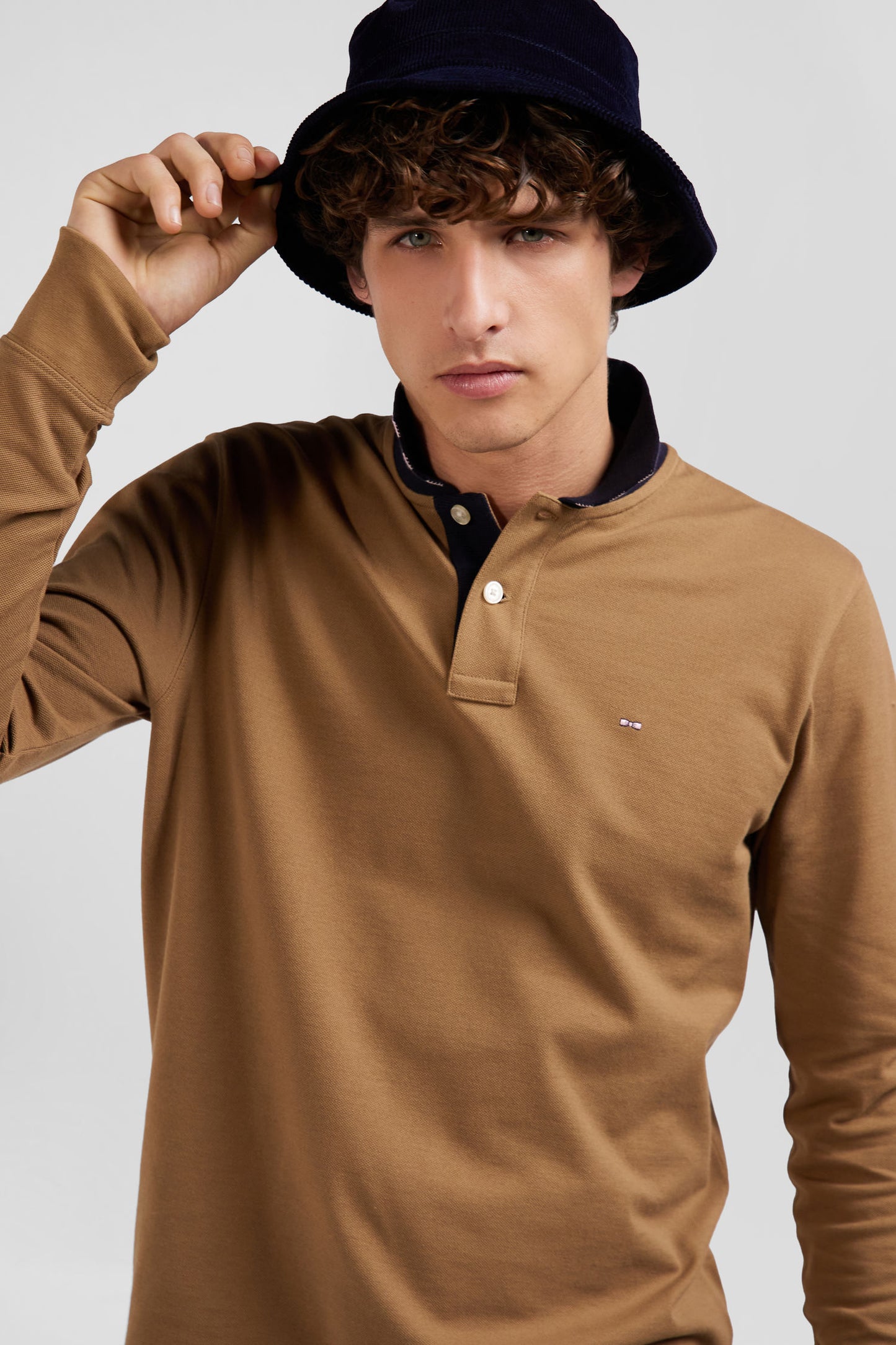 Polo manches longues en piqué coton noisette col cerclé coupe Regular