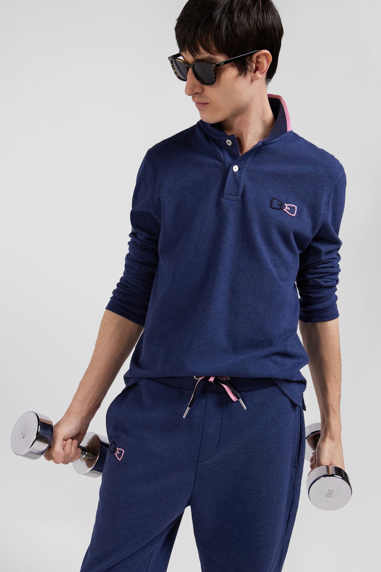 Polo manches longues en piqué coton bleu marine détails roses coupe Regular