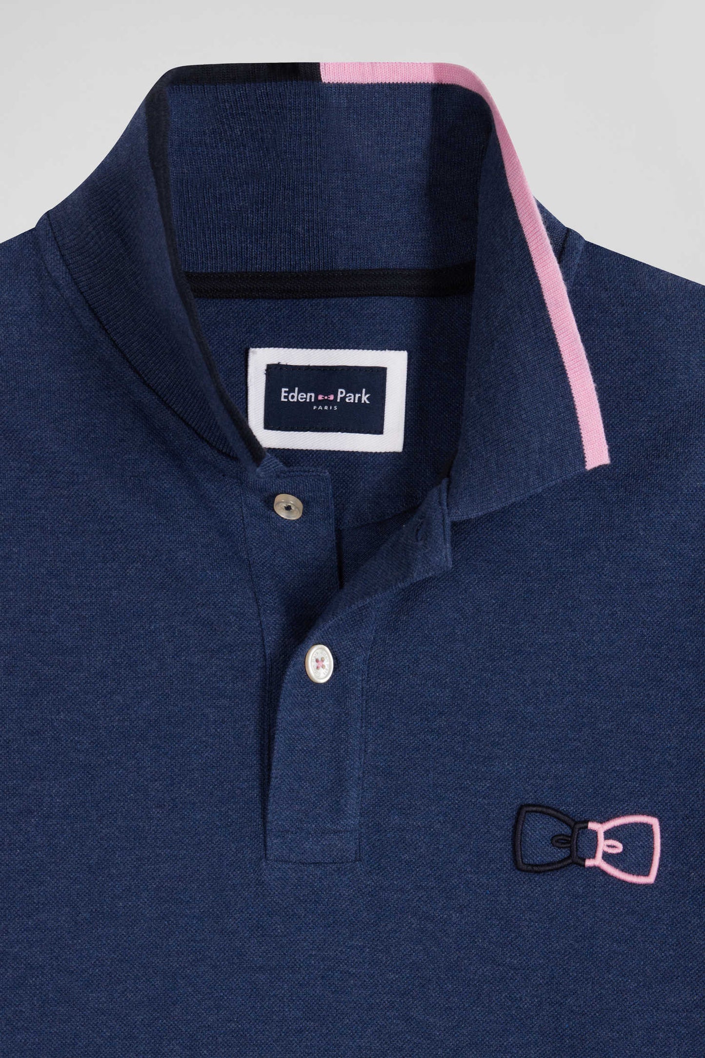 Polo manches longues en piqué coton bleu marine détails roses coupe Regular - Image 8