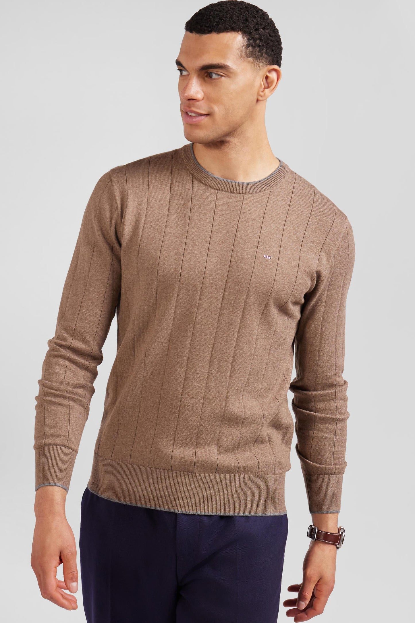 Pull col rond en coton et cachemire marron coupe Regular - Image 3