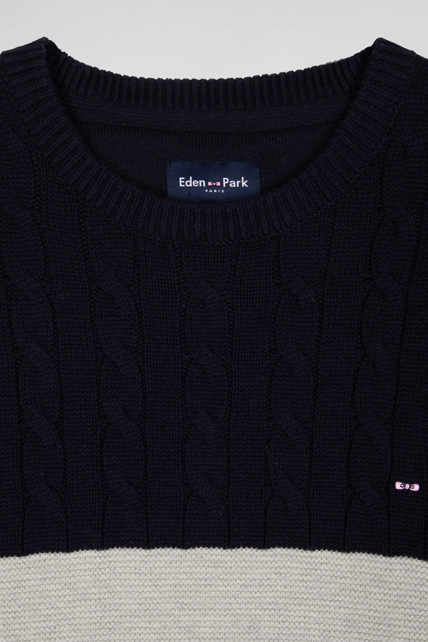 Pull col rond en laine et coton gris à jeux de maille coupe Regular - Image 8