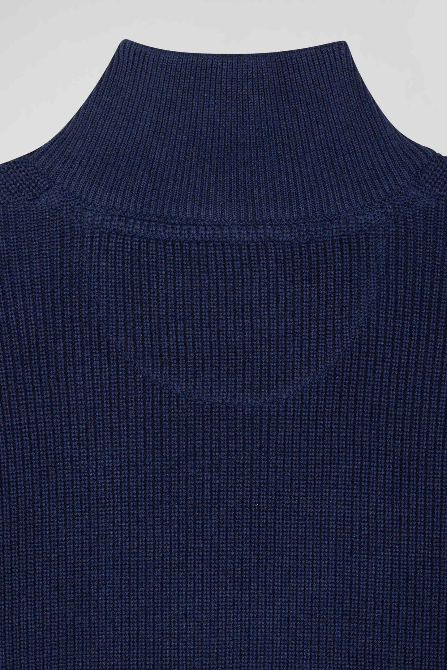 Pull col camionneur montant en coton bleu foncé à jeux de maille coupe Regular - Image 10