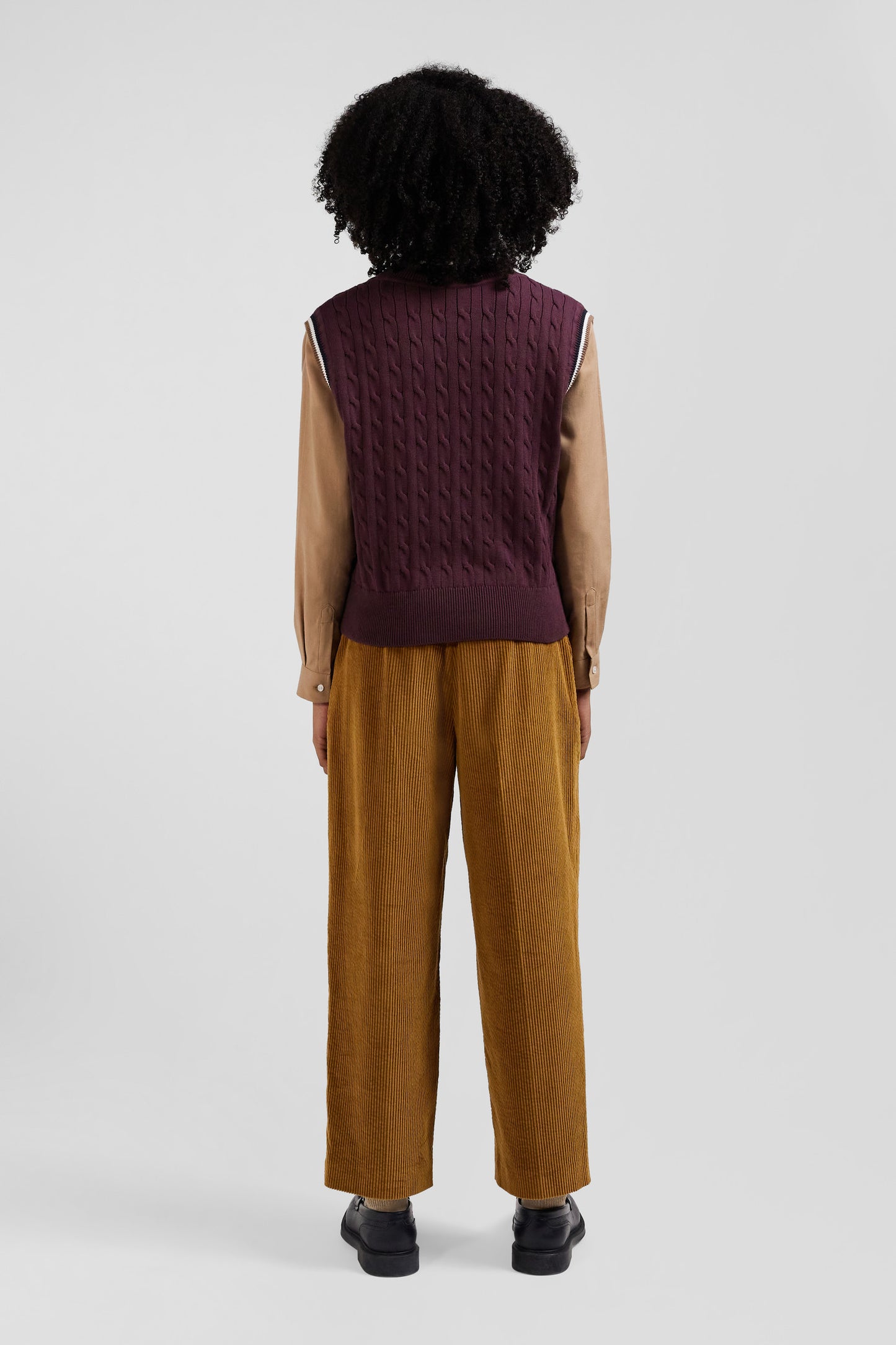 Relaxed burgundy cable-knit cotton V-neck sleeveless jumper