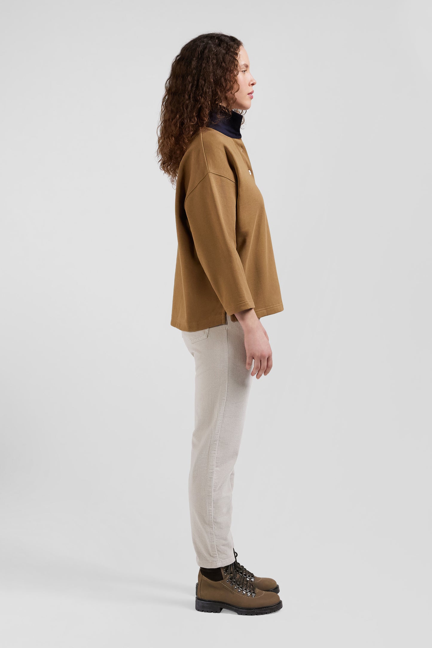 Relaxed camel cotton sweatshirt with rugby shirt collar