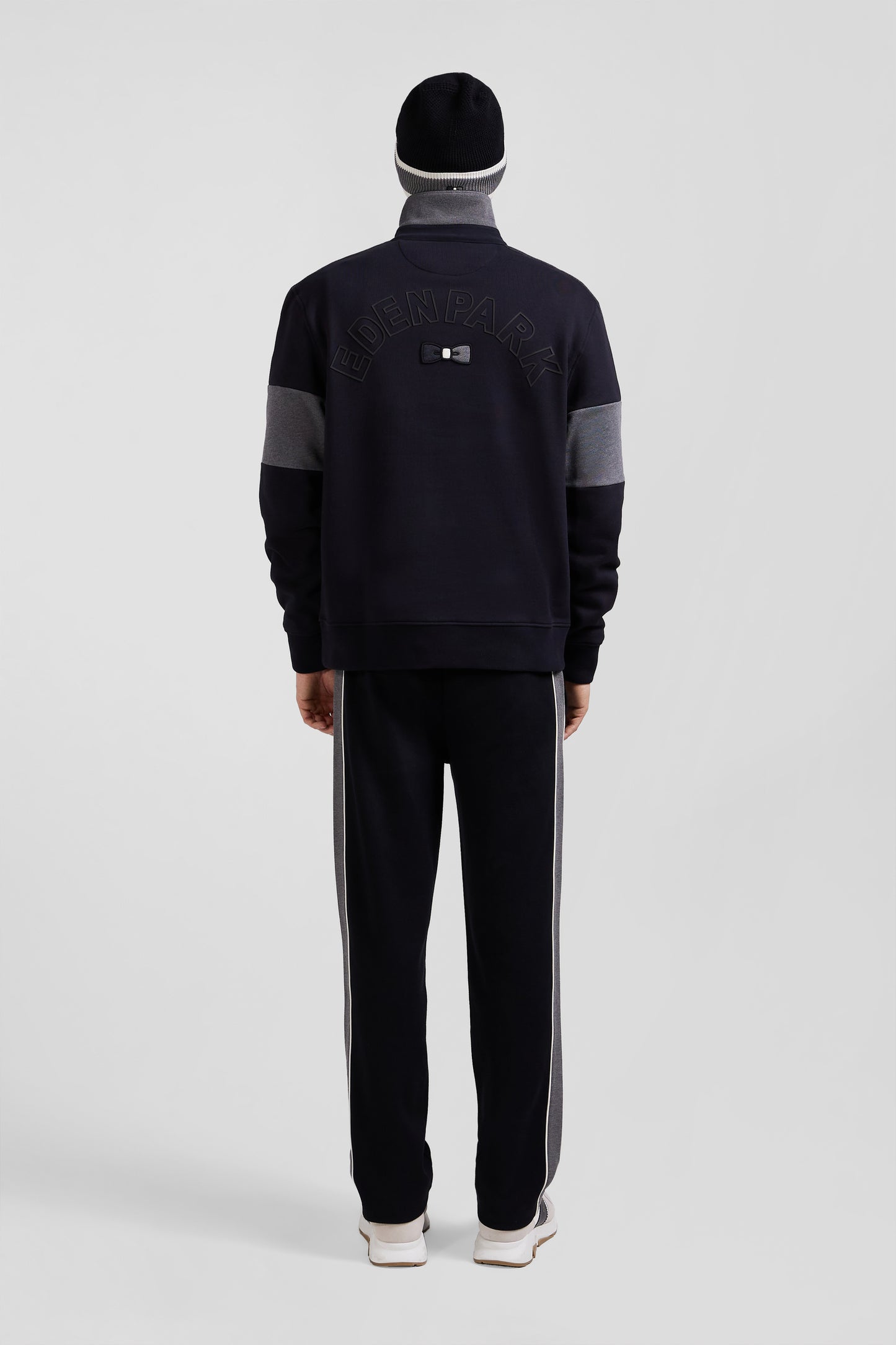 Relaxed black cotton sweatshirt with rugby shirt collar