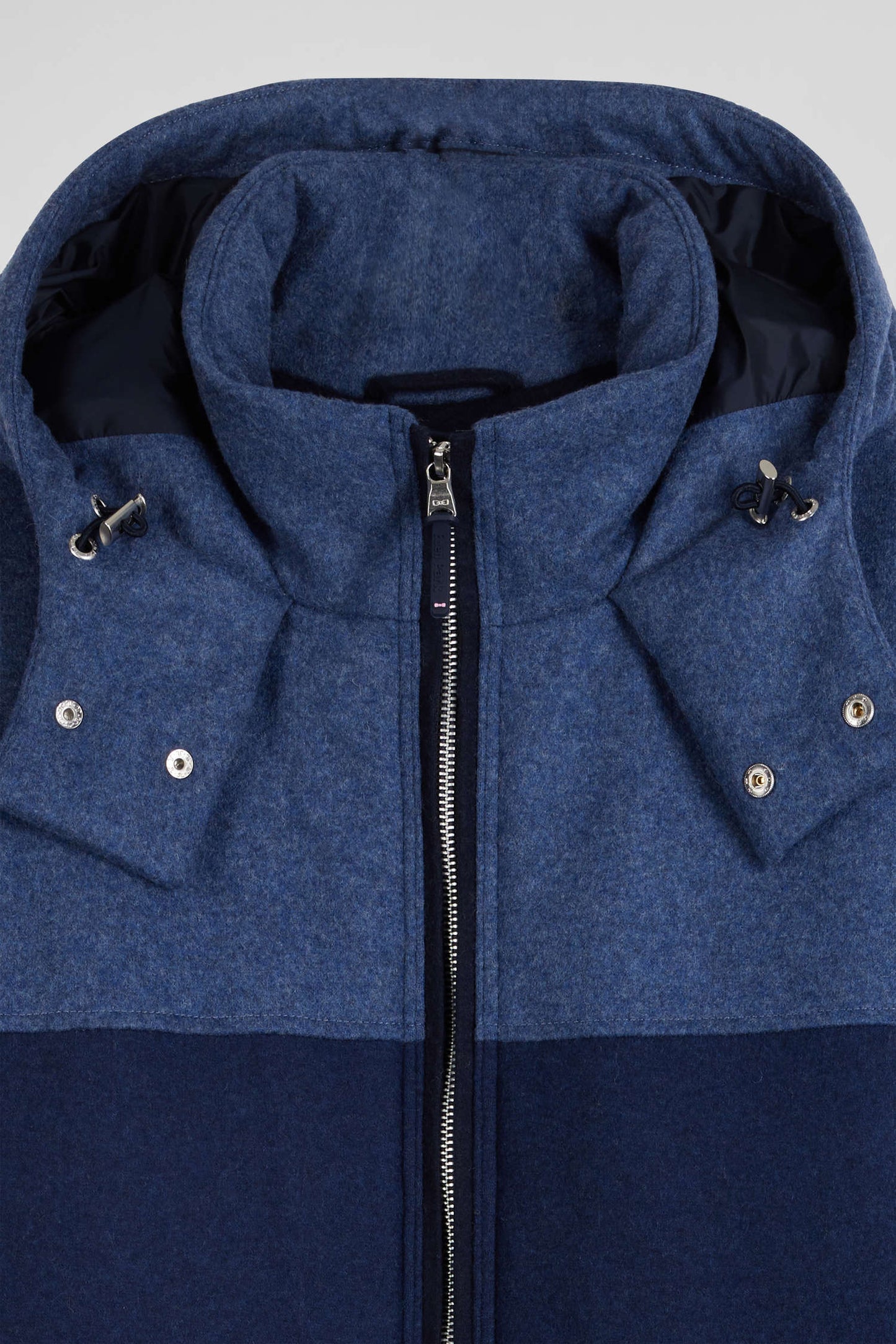 Blouson zippé à capuche en jersey de laine bleu marine - Image 8