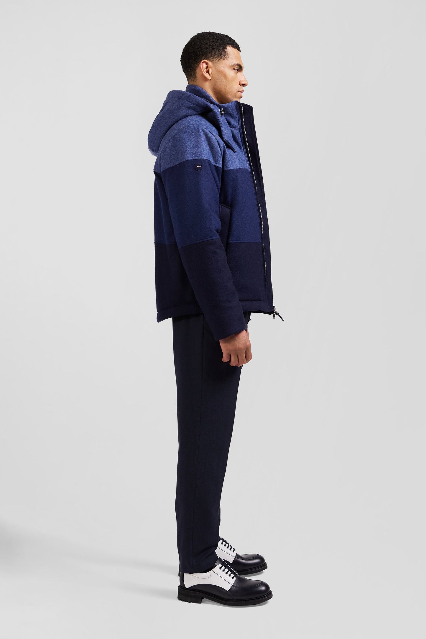 Blouson zippé à capuche en jersey de laine bleu marine - Image 6