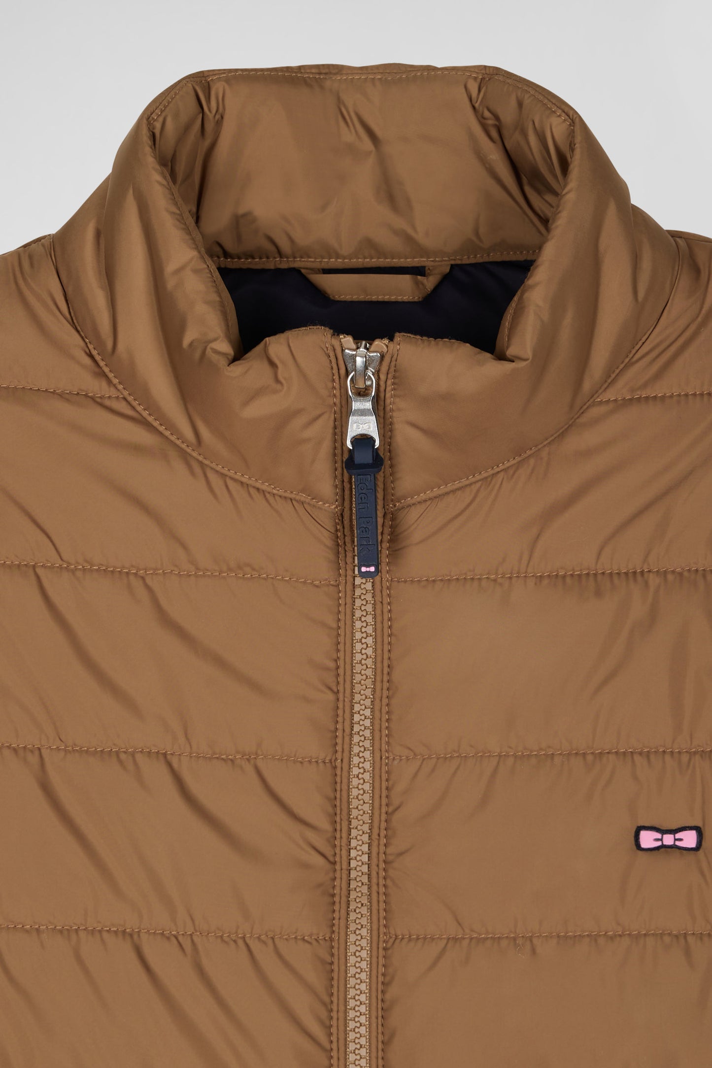 Sleeveless quilted down jacket with hazelnut stand-up collar