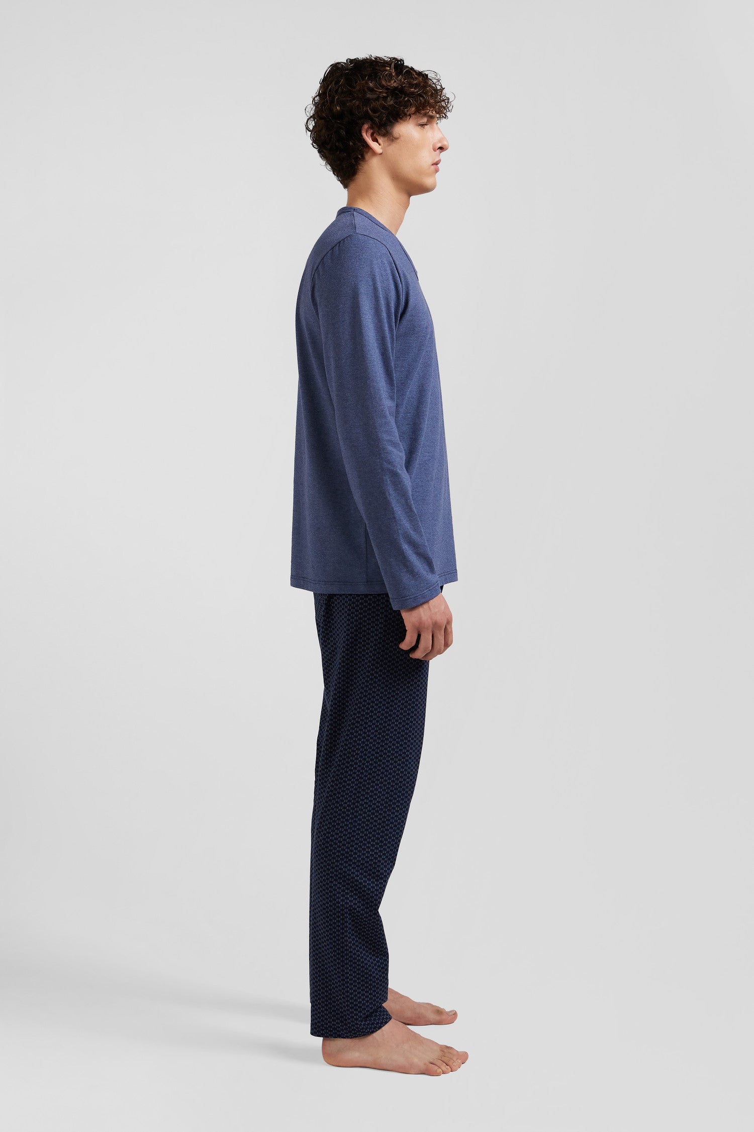 Pyjama long en coton bleu foncé pantalon à micromotifs nœuds papillon