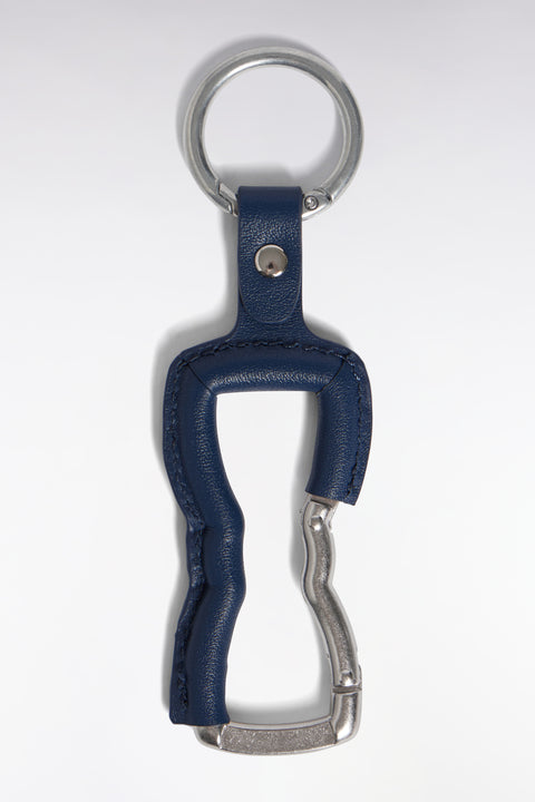 Porte-clé nœud papillon en cuir marine et métal argenté - Image 2