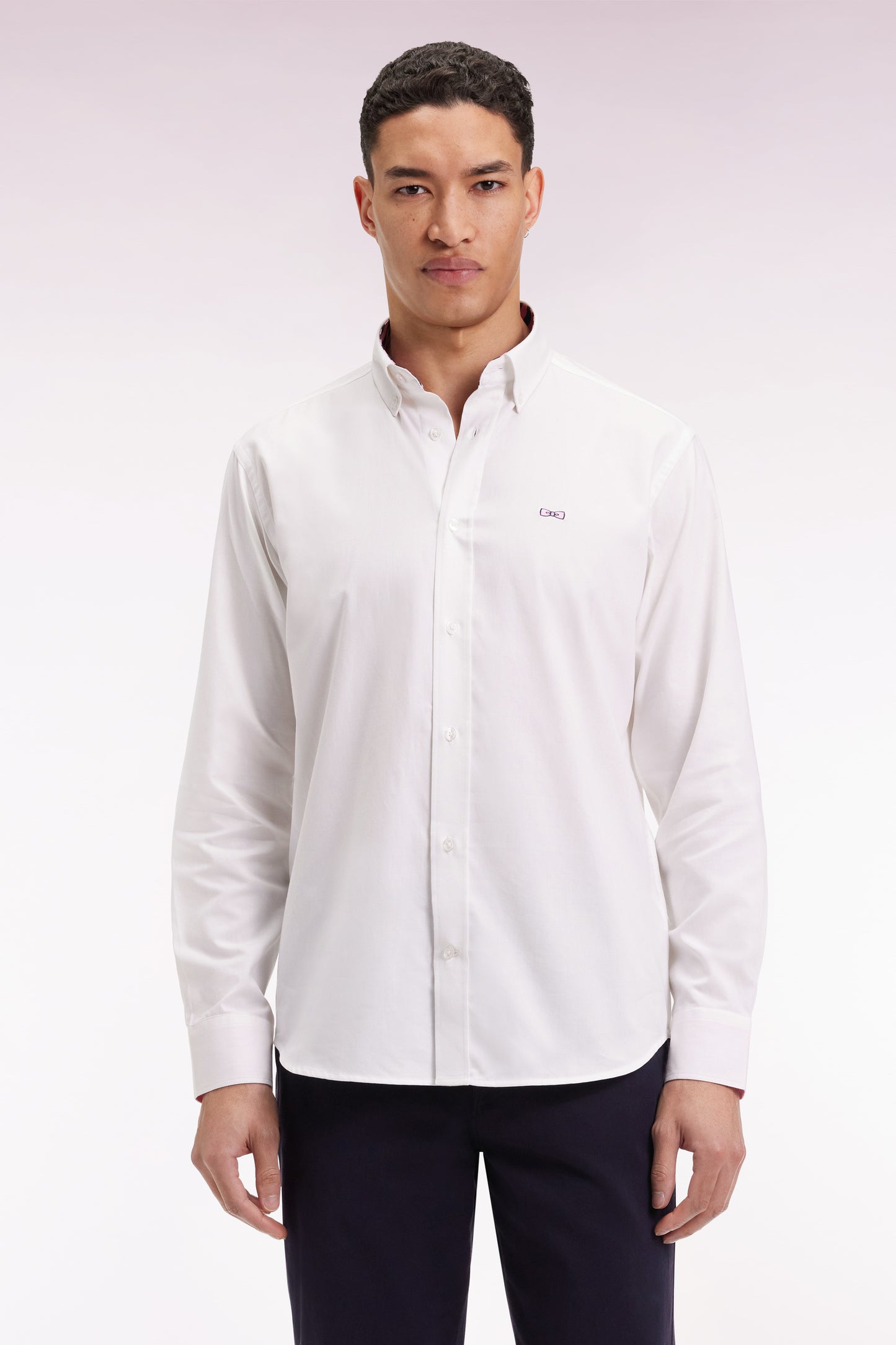 Chemise en coton pinpoint blanche broderie 10 dos coupe droite