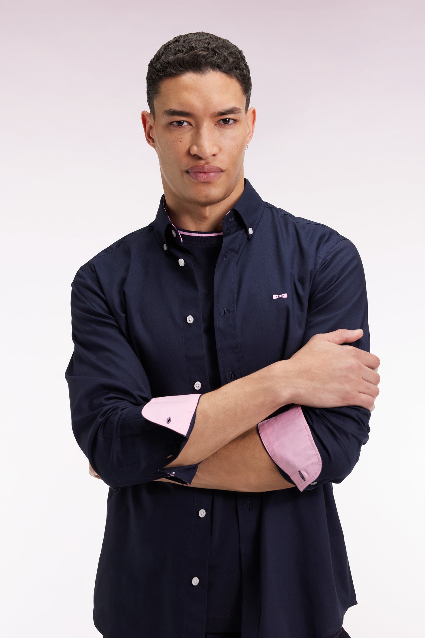Chemise en coton pinpoint marine broderie 10 dos coupe droite