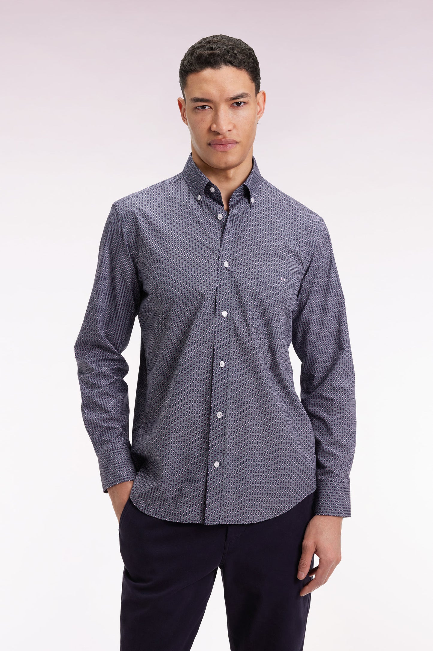 Chemise en coton marine à micro-motifs graphiques coupe droite