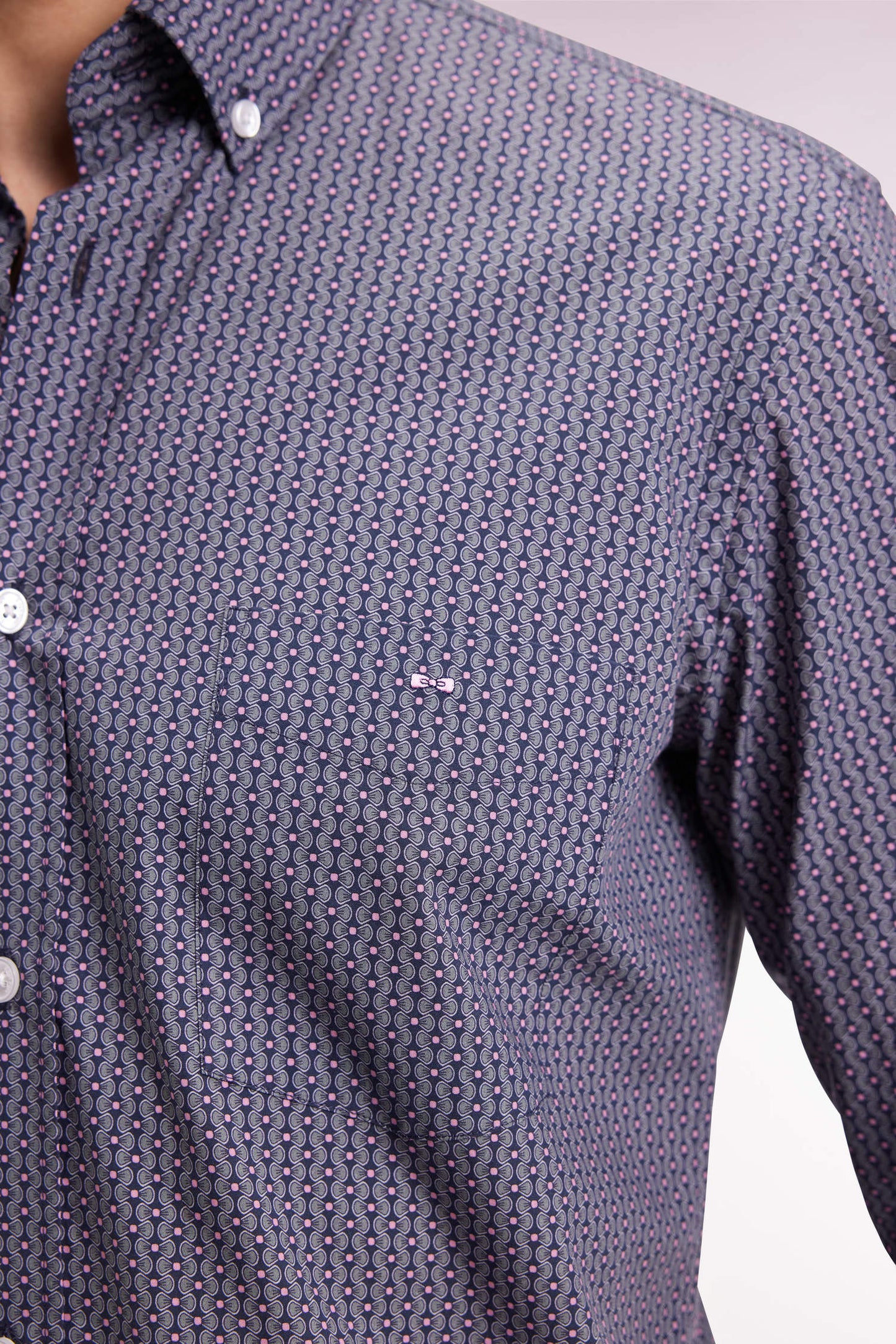 Chemise en coton marine à micro-motifs graphiques coupe droite