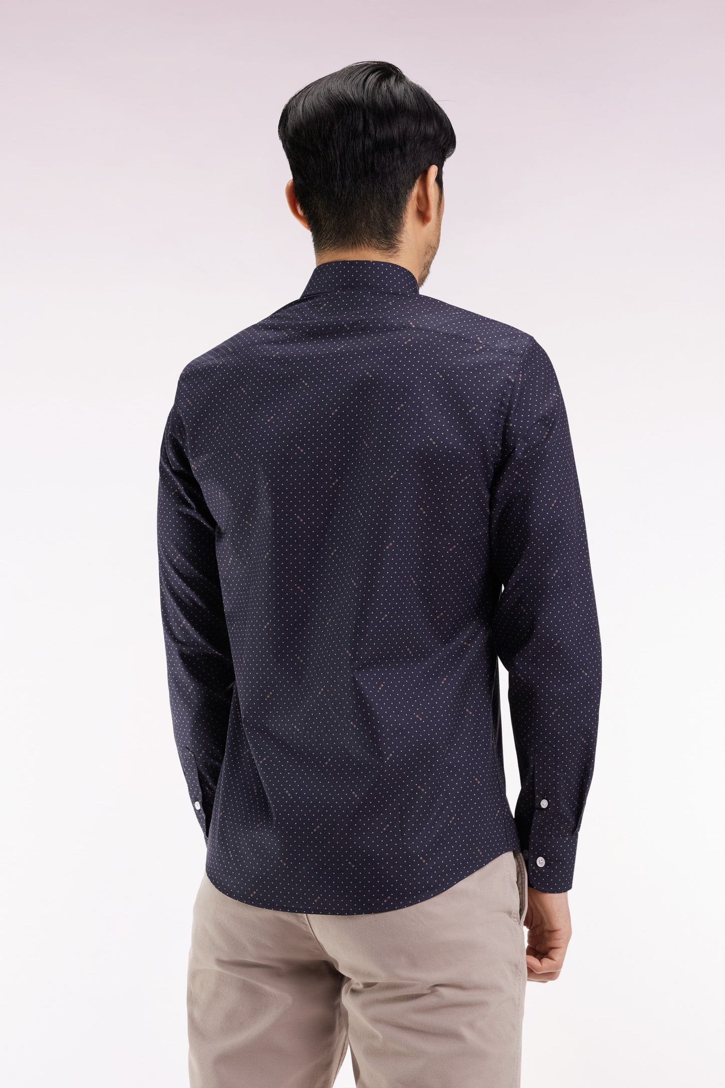 Chemise en coton Pima noir à micro-motif pois coupe slim