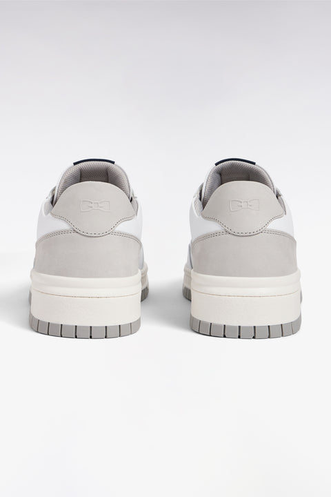 Sneakers bimatières en cuir et daim grises et blanches - Image 3