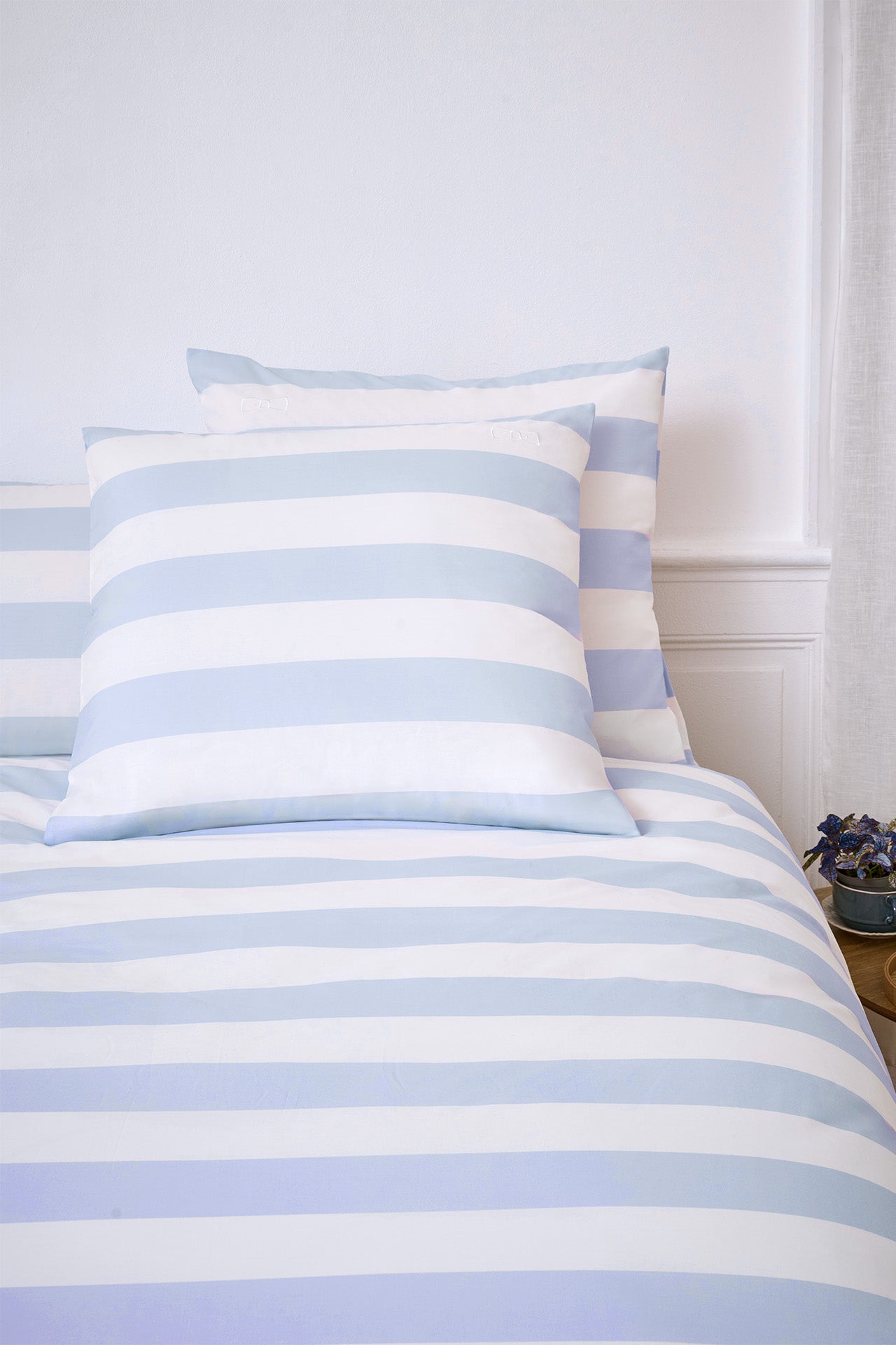 Lot de taies d'oreillers carrées en coton blanc à rayures bleues