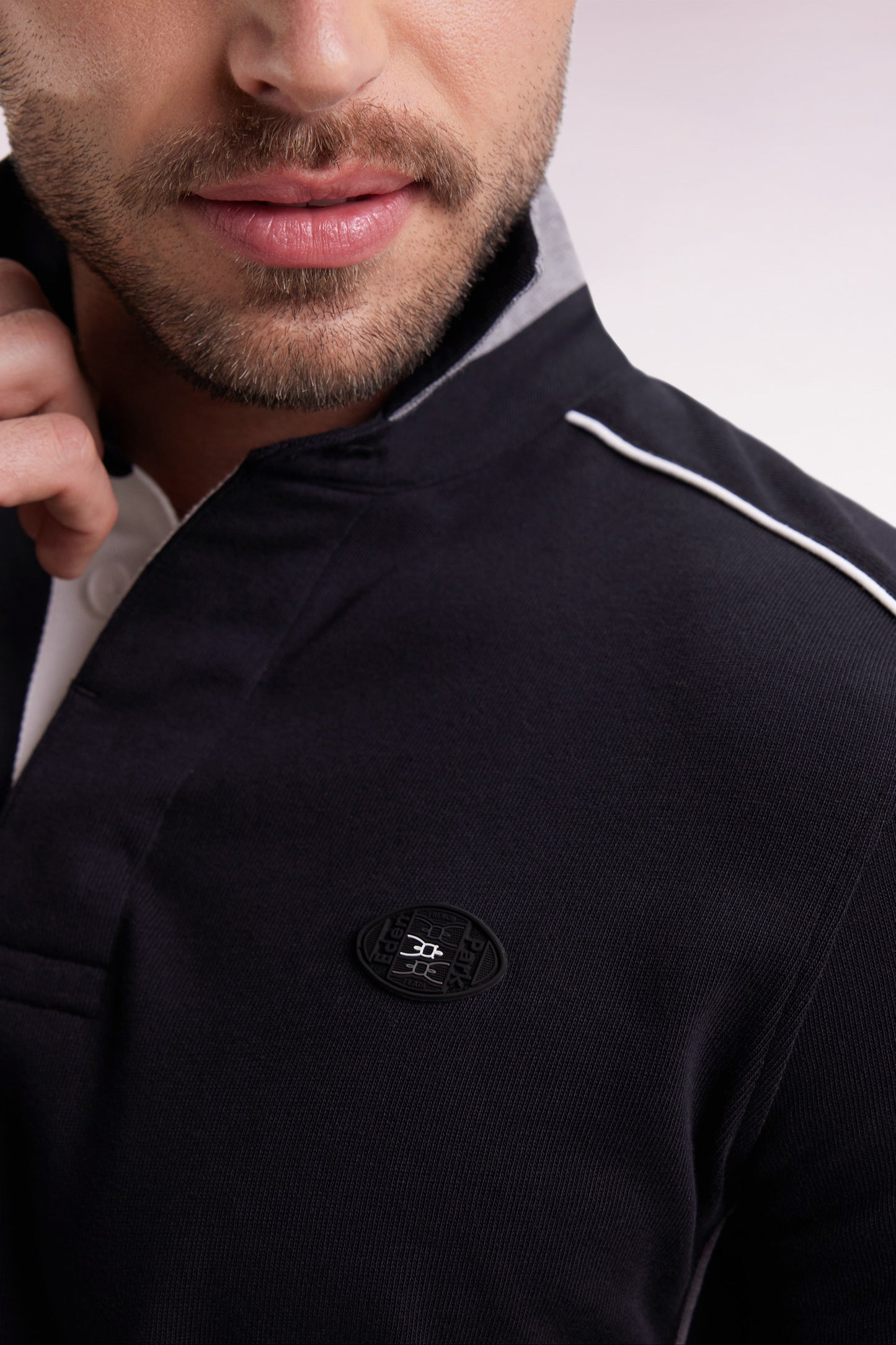 Maillot à manches longues en jersey de coton épais noir passepoils coupe droite
