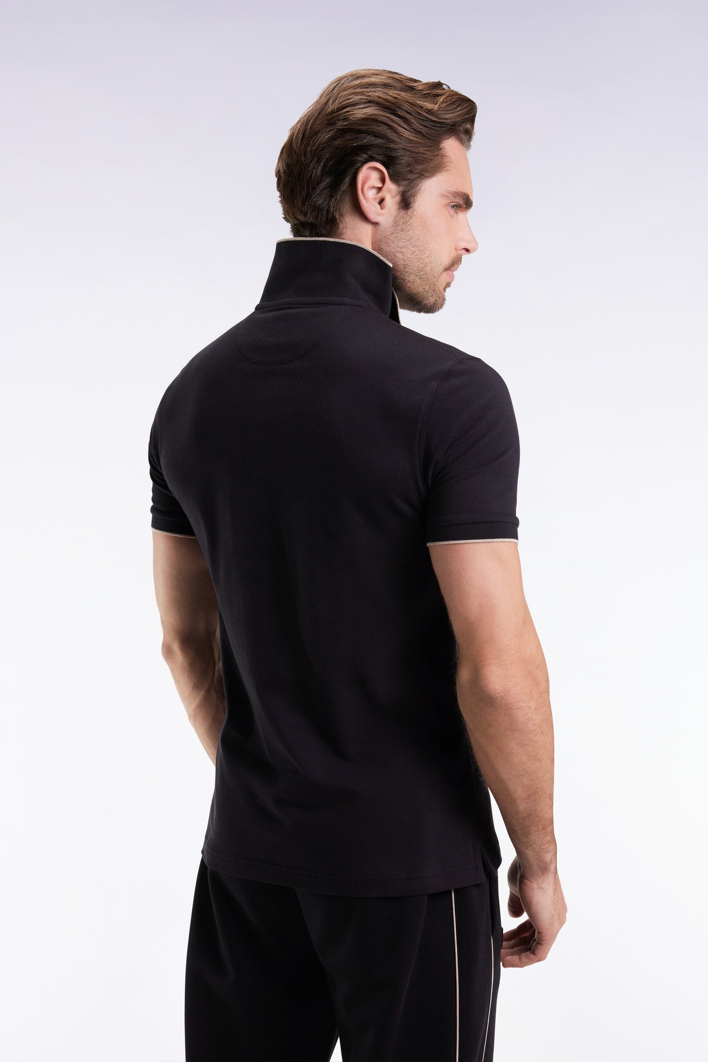 Polo manches courtes en piqué coton stretch noir zippé coupe slim