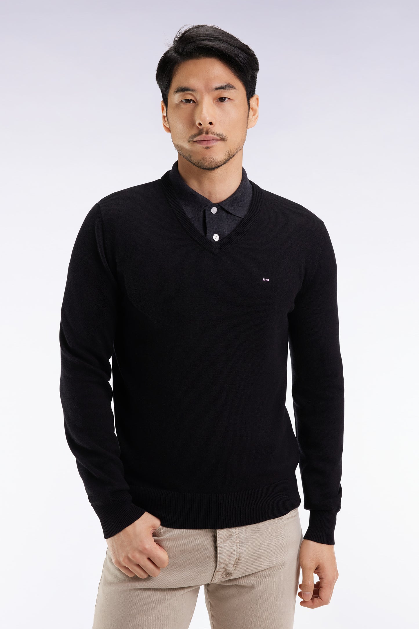 Pull col V en laine et coton noir