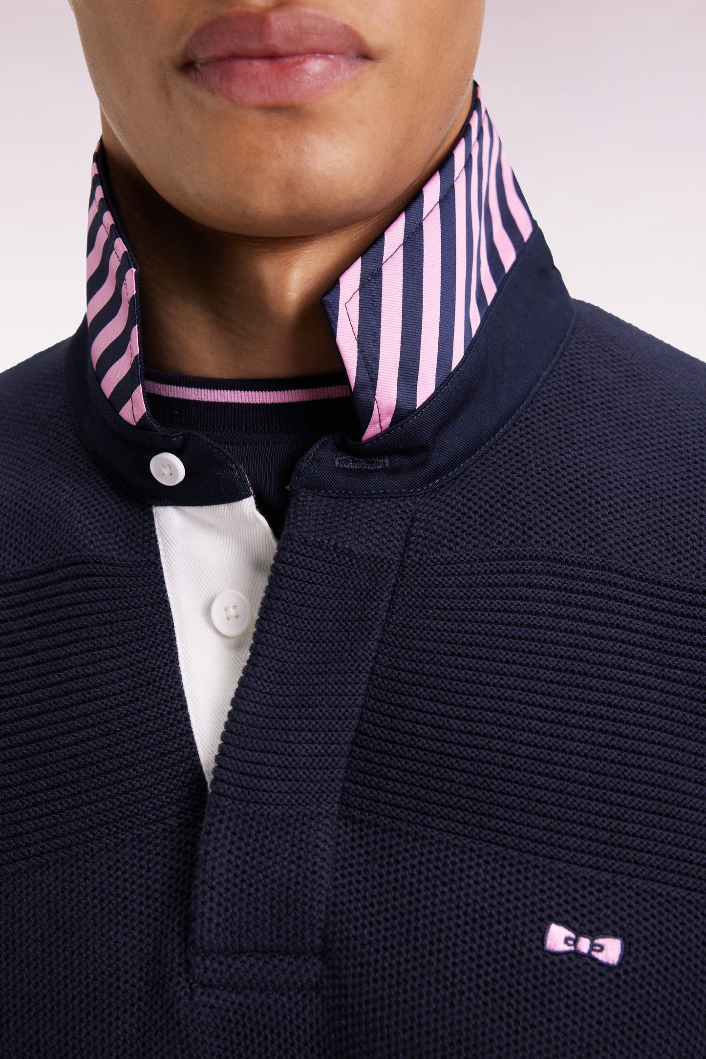 Pull col maillot en coton marine à effet de rayure