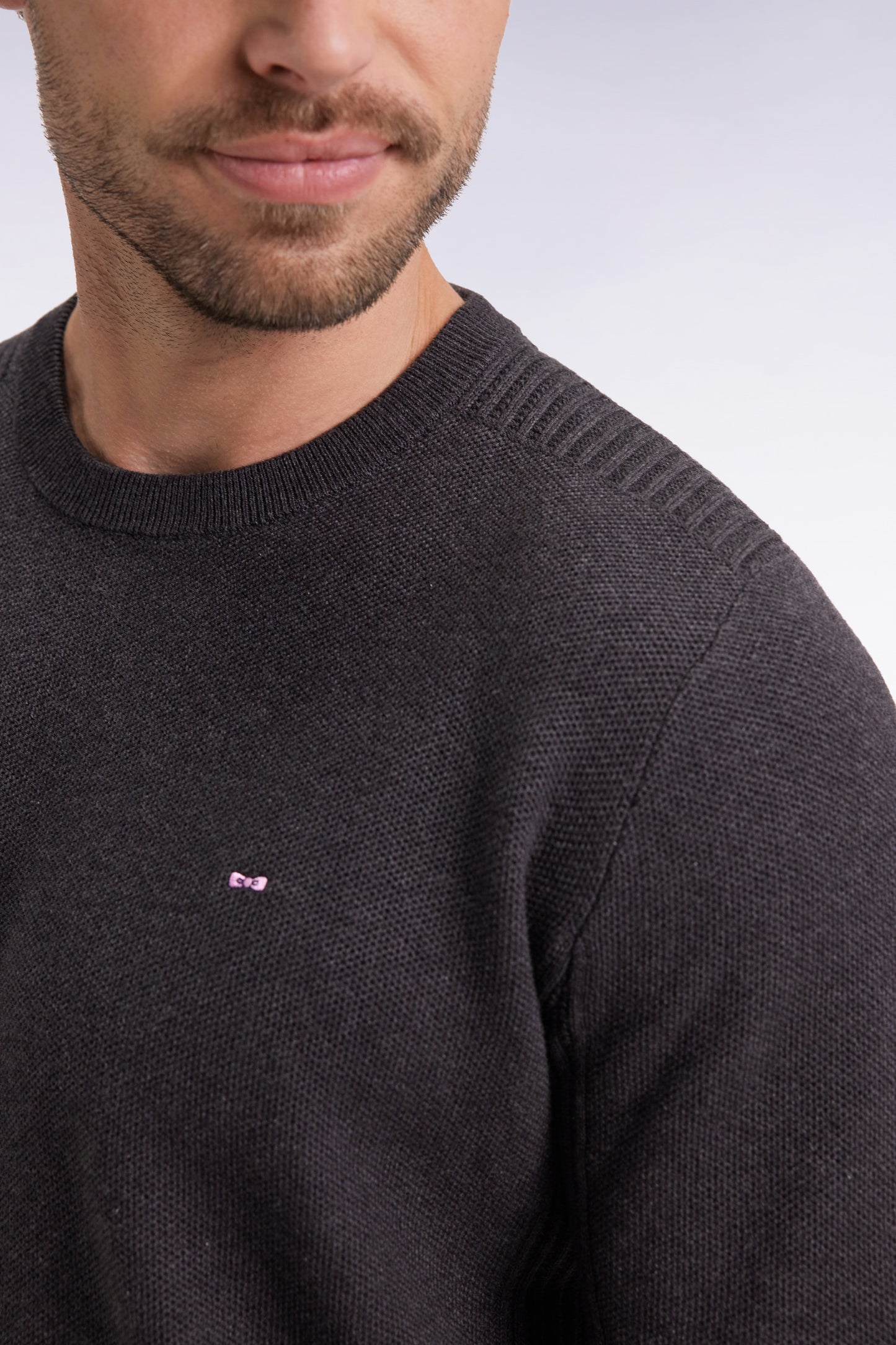 Pull col rond en coton nid d'abeille gris foncé