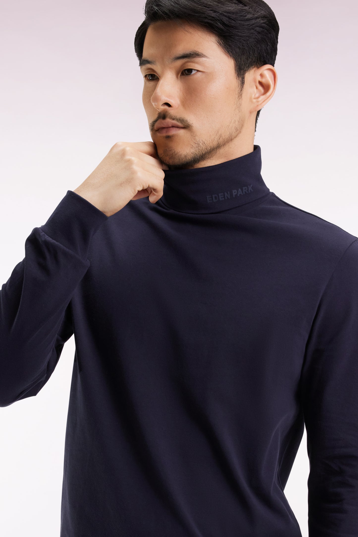 Long-sleeved turtleneck T-shirt in navy stretch cotton