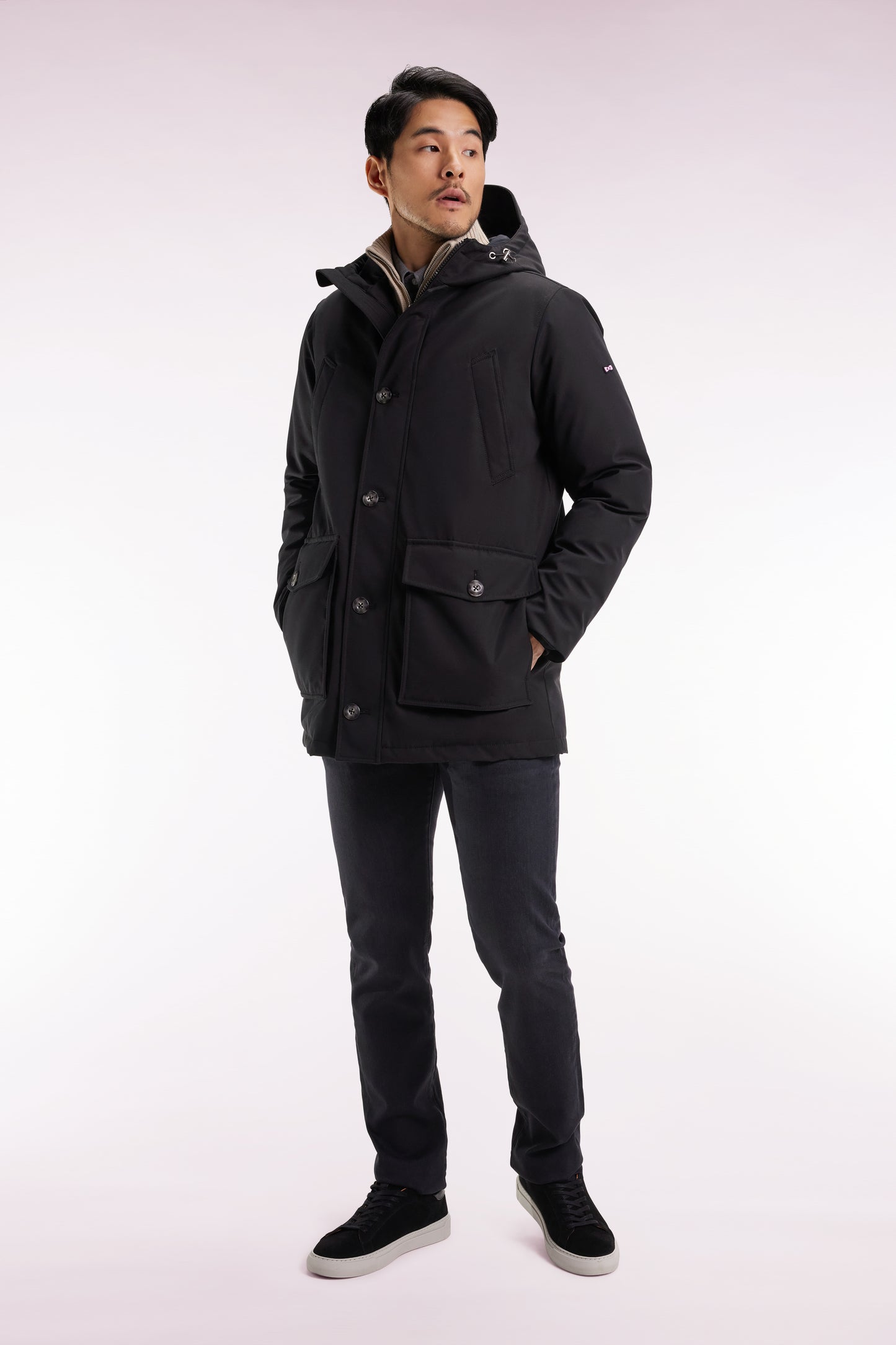 Parka courte en nylon noir à poches plaquées